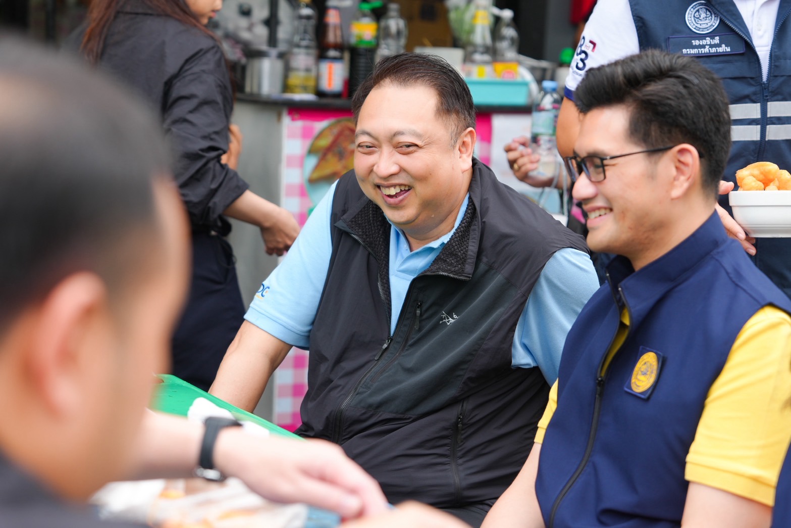 “จตุพร” ควง “สุชาติ” ลงพื้นที่ตลาดสวนมะม่วง จันทบุรี พูดคุยพ่อค้าแม่ค้า-ประชาชนพื้นที่ หนุนไทยช่วยไทย ใช้เสน่ห์ท้องถิ่นขับเคลื่อนเศรษฐกิจ 8 537299181 1197441885746594 4136557814627811287 n