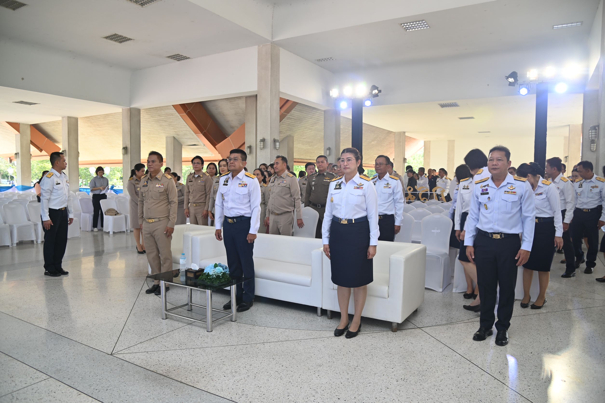 กรมประมงร่วมเฉลิมพระเกียรติ สมเด็จพระบรมราชชนนีพันปีหลวงเนื่องในโอกาสวันเฉลิมพระชนมพรรษา 93 พรรษาจัดพิธีปล่อยพันธุ์สัตว์น้ำ-กุ้งก้ามกรามคืนสู่แม่น้ำเจ้าพระยา รวมกว่า 1.32 ล้านตัว 6 557961