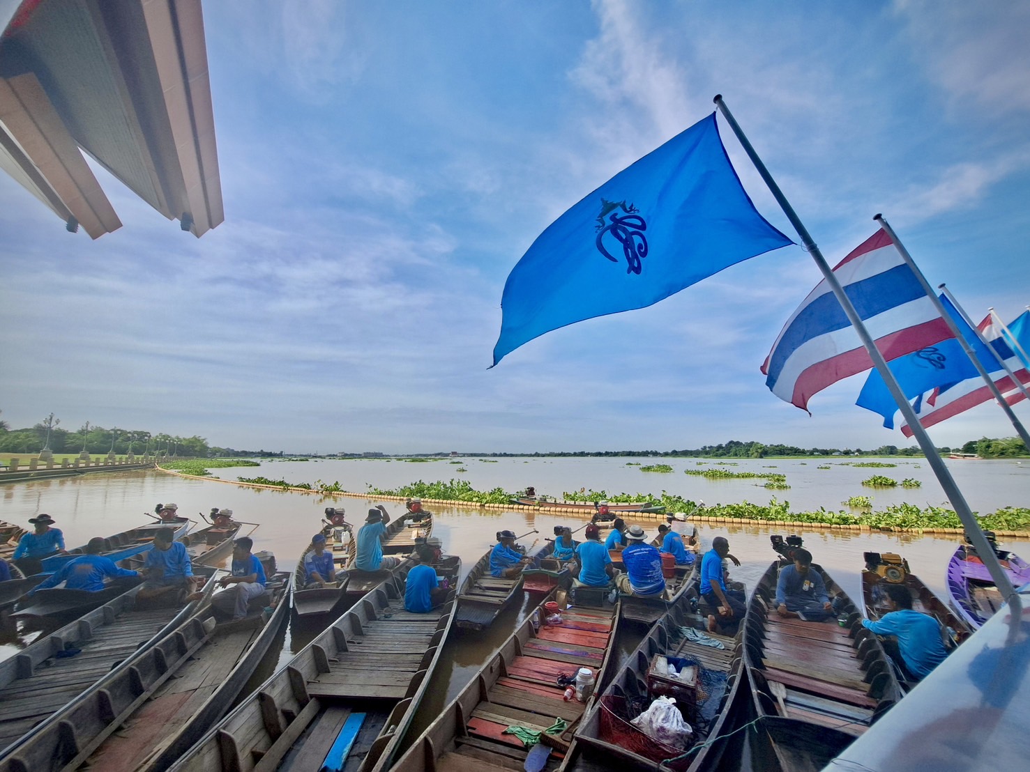 กรมประมงร่วมเฉลิมพระเกียรติ สมเด็จพระบรมราชชนนีพันปีหลวงเนื่องในโอกาสวันเฉลิมพระชนมพรรษา 93 พรรษาจัดพิธีปล่อยพันธุ์สัตว์น้ำ-กุ้งก้ามกรามคืนสู่แม่น้ำเจ้าพระยา รวมกว่า 1.32 ล้านตัว 8 557966