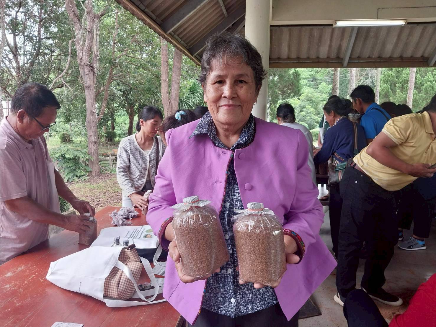 กรมวิชาการเกษตรเดินหน้าอบรมเกษตรกรผลิตเห็ดเศรษฐกิจภายใต้งบเยียวยาน้ำท่วม สอดรับนโยบาย รมว.เกษตร 958041