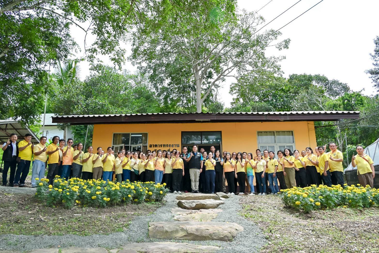 กรมวิชาการเกษตร ยกระดับคุณภาพ“อะโวคาโด มรกตแห่งขุนเขา” ขยายผลการถ่ายทอดเทคโนโลยีการผลิต พร้อมคุมเข้ม การลักลอบนำเข้าอะโวคาโด ตามนโยบายสงครามกับสินค้าเกษตรผิดกฎหมาย 8 960710