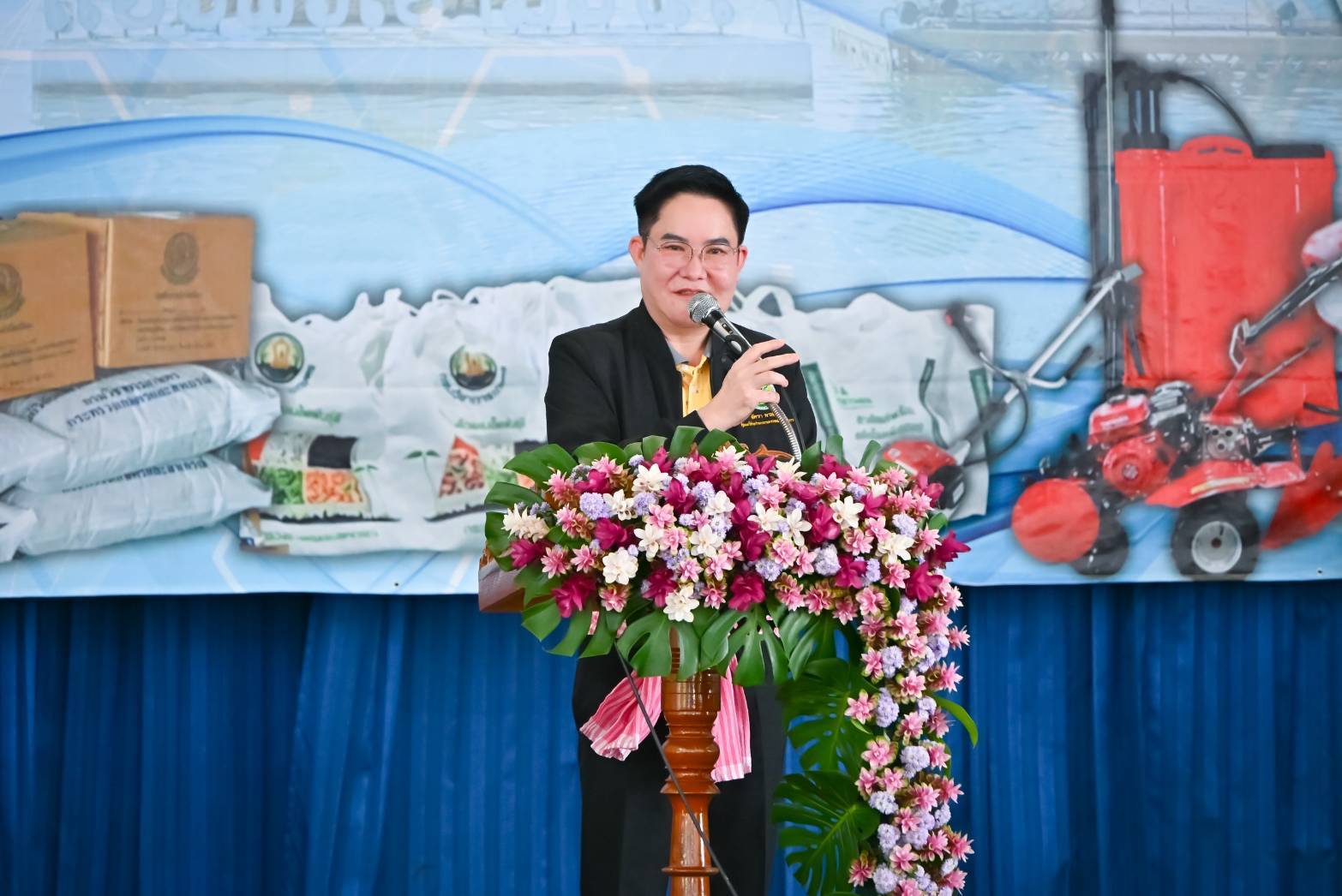 รมว.เกษตรฯ ลงพื้นที่ พะเยา ส่งมอบปัจจัยการผลิตให้กับเกษตรกรผู้ประสบภัยพิบัติ เดินหน้ายุทธศาสตร์พืชหลังนา - เกษตรคาร์บอนต่ำ ดัน “พะเยาโมเดล” ยกระดับผลผลิตถั่วเหลือง 3 965086