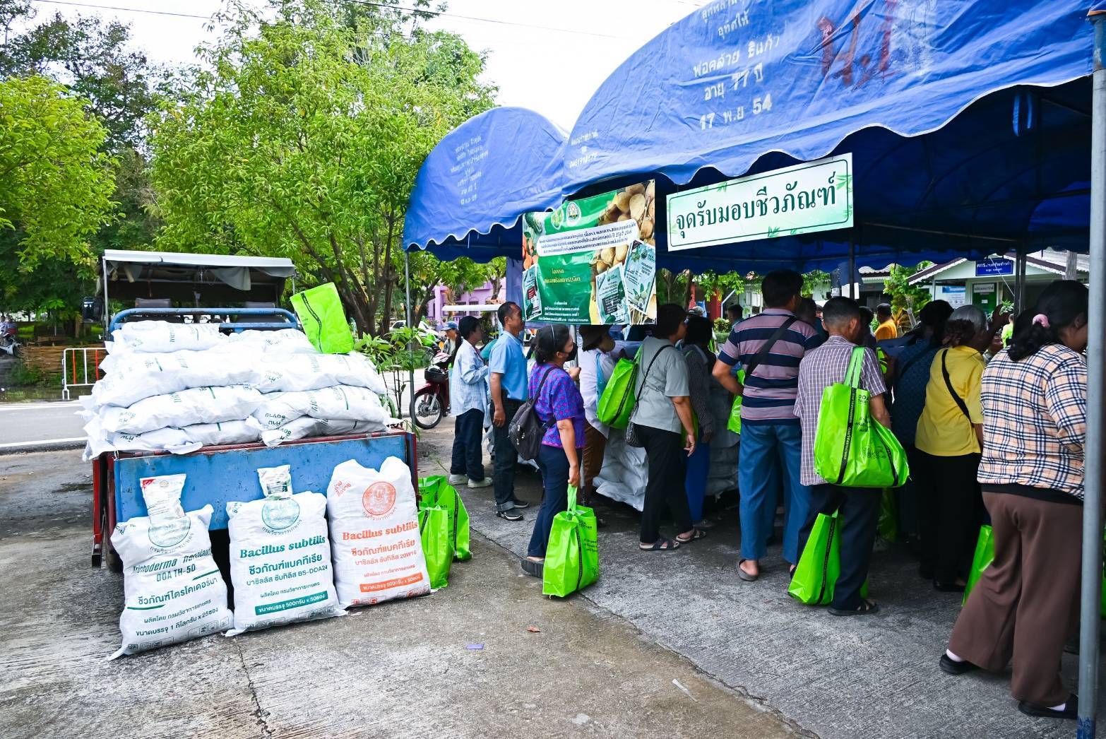รมว.เกษตรฯ ลงพื้นที่ พะเยา ส่งมอบปัจจัยการผลิตให้กับเกษตรกรผู้ประสบภัยพิบัติ เดินหน้ายุทธศาสตร์พืชหลังนา - เกษตรคาร์บอนต่ำ ดัน “พะเยาโมเดล” ยกระดับผลผลิตถั่วเหลือง 8 965095