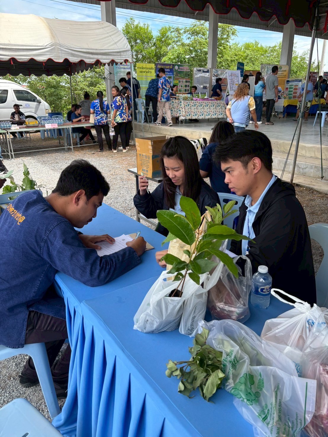 ‘ศูนย์พิรุณราช’ ตอบโจทย์ เกษตรกรเข้าถึงง่าย ใช้บริการเพิ่มต่อเนื่อง 6 LINE ALBUM รูปภาพประกอบ คกพิรุณราช 250820 4