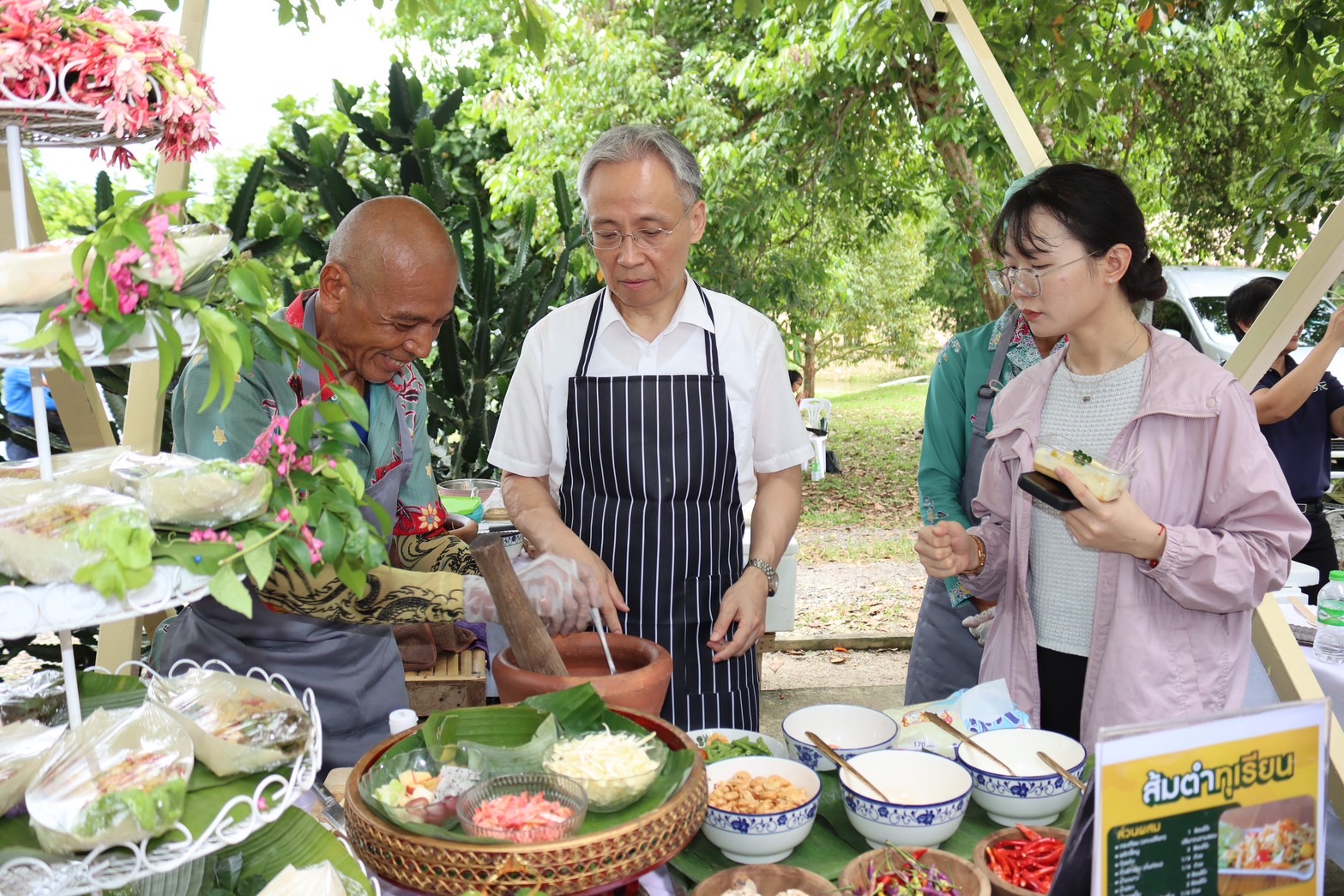 กรมส่งเสริมการเกษตร เปิดสวนทุเรียนคุณภาพ ต้อนรับกงสุลใหญ่จีนประจำสงขลา สร้างความเชื่อมั่น ทุเรียนชายแดนใต้ สู่ตลาดสากล 11 S 133177368