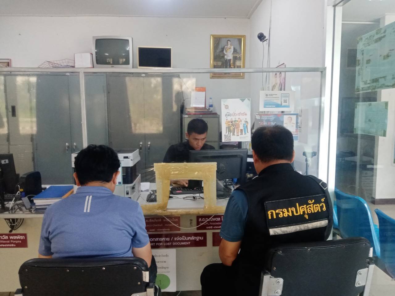 ปศุสัตว์ลุยตรวจจับแหล่งขายอาหารสัตว์เถื่อนในสุโขทัย ผิดหลายข้อหา 13 S 15147065