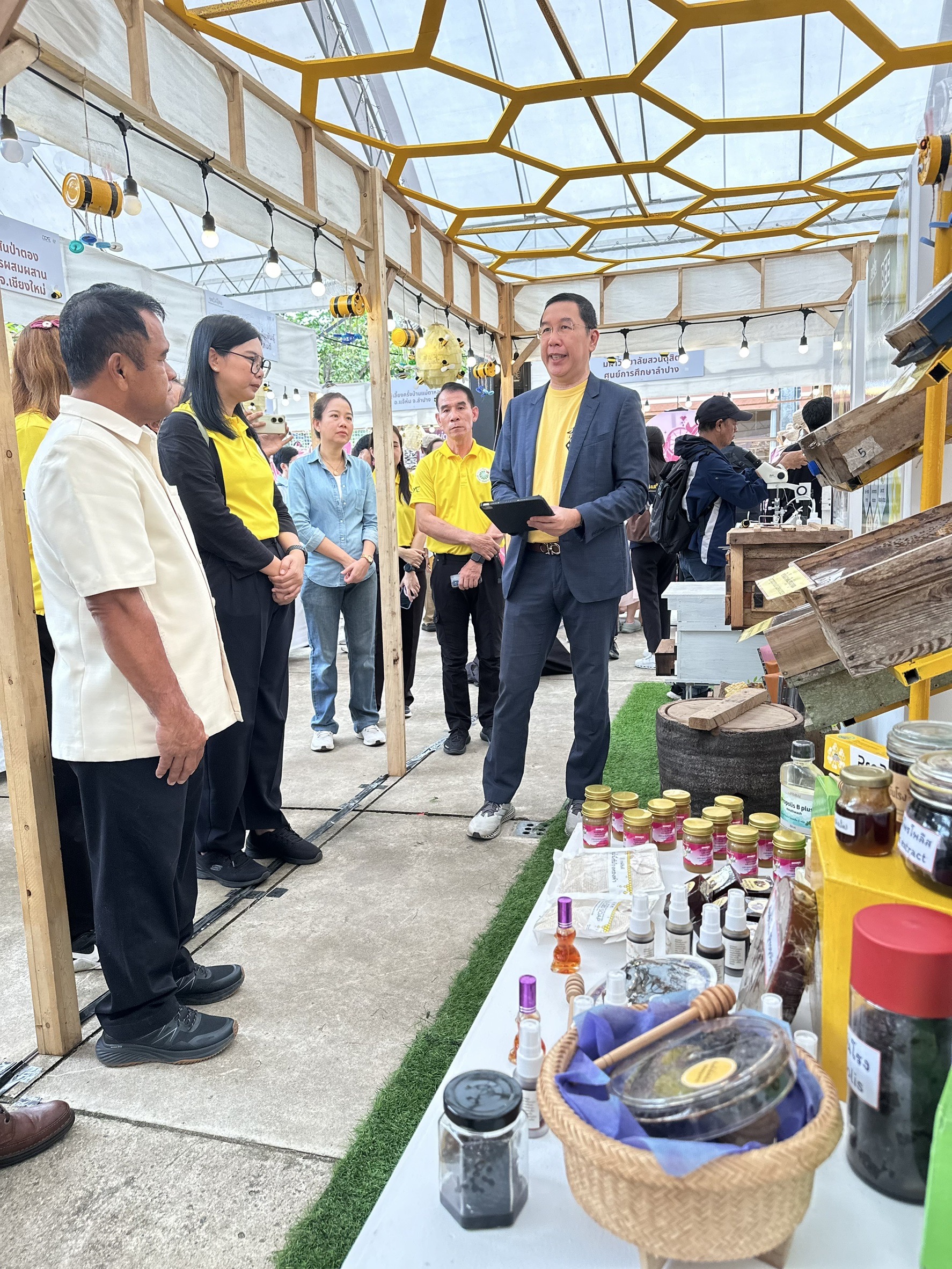 เกษตรฯ ประกาศตนเป็นนักอนุรักษ์สิ่งแวดล้อม ด้วยการใช้แมลงผสมเกสร เพื่อสร้างความมั่นคงทางอาหาร 13 S 16015379