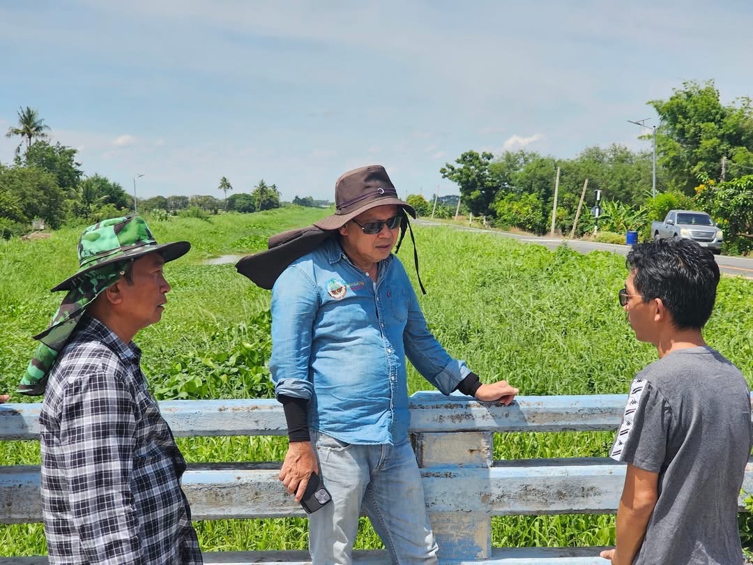 “สุดจัดปลัดเกษตร” วันหยุดราชการแต่ลงพื้นที่ช่วยชาวบ้านสุพรรณบุรี 3 S 16048141