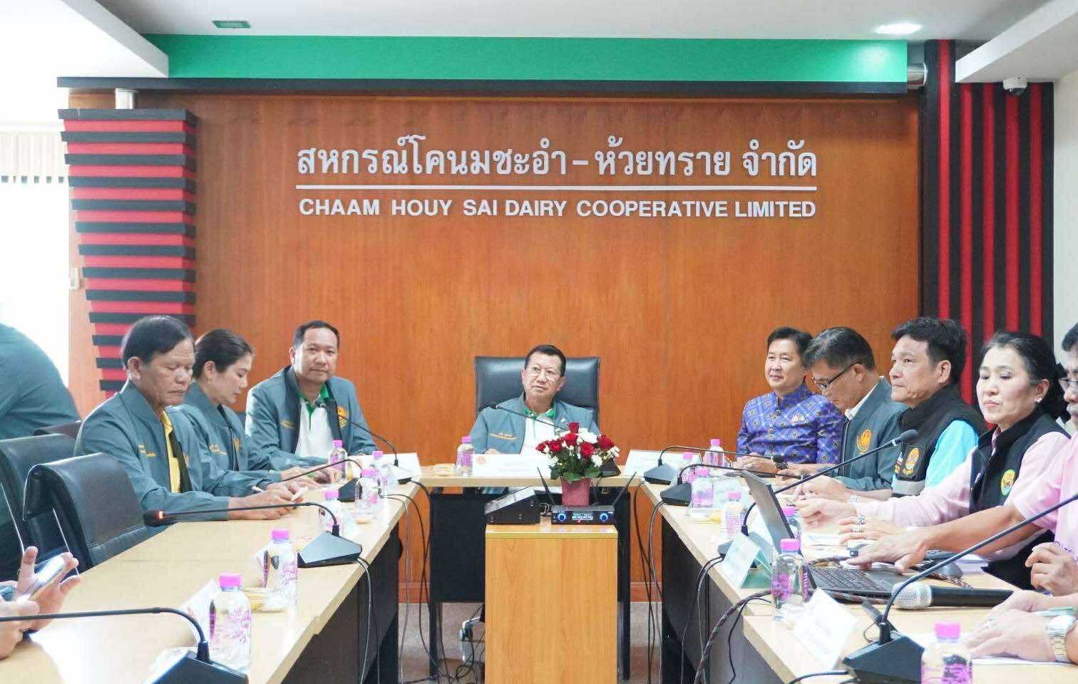 เสริมศักยภาพโคนมไทย - คณะอนุกรรมาธิการวุฒิสภาร่วมกรมปศุสัตว์ ลงพื้นที่ศึกษาดูงานการเลี้ยงโคนมครบวงจรในพื้นที่ภาคตะวันตก 2 S 16293892