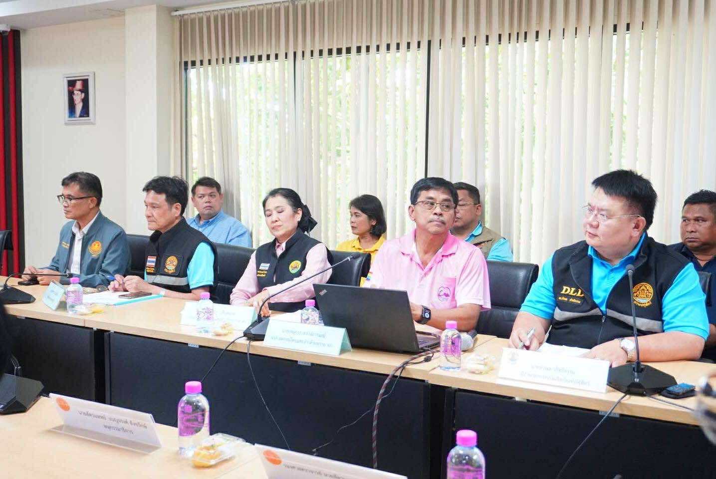 เสริมศักยภาพโคนมไทย - คณะอนุกรรมาธิการวุฒิสภาร่วมกรมปศุสัตว์ ลงพื้นที่ศึกษาดูงานการเลี้ยงโคนมครบวงจรในพื้นที่ภาคตะวันตก 4 S 16293895