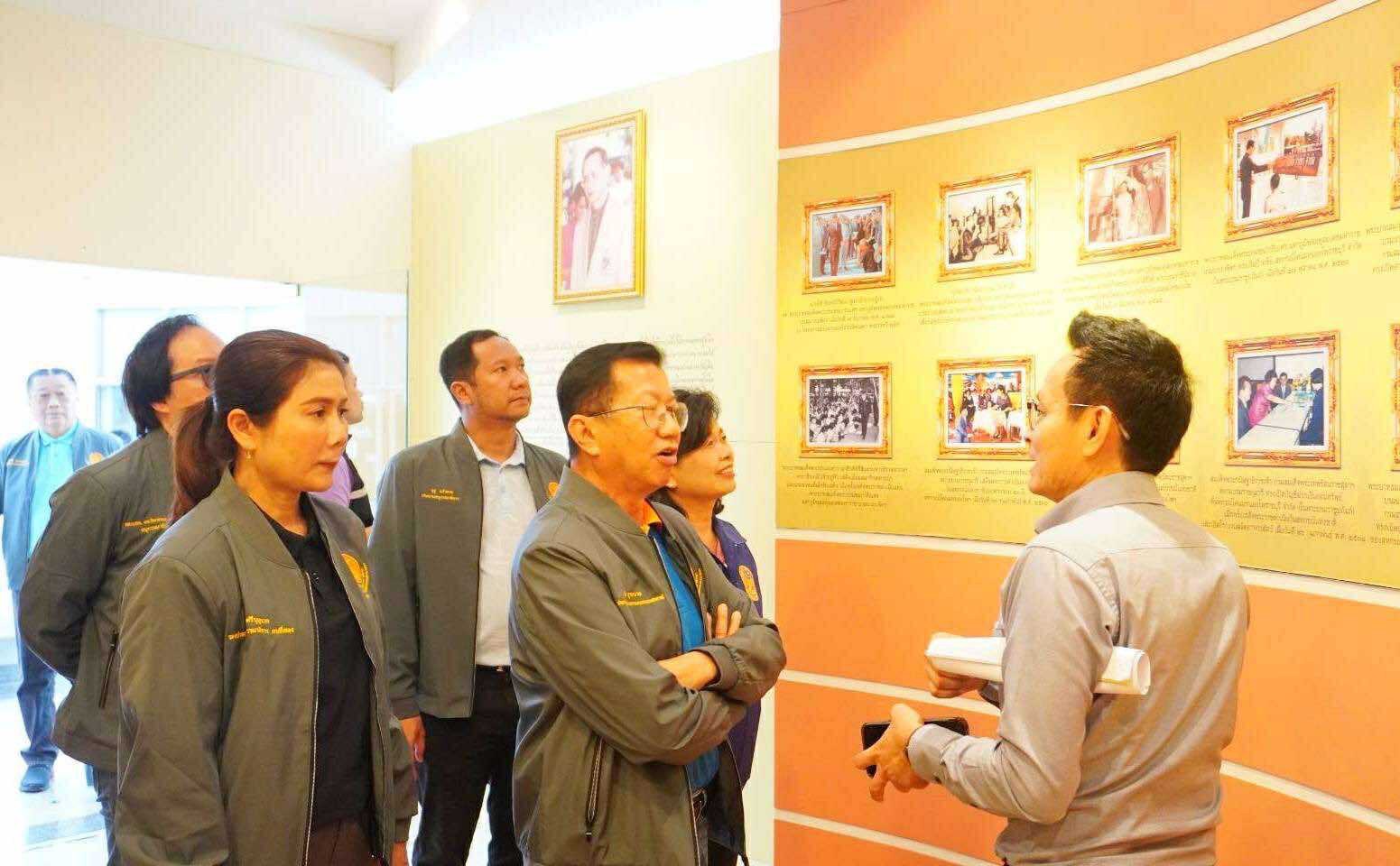 เสริมศักยภาพโคนมไทย - คณะอนุกรรมาธิการวุฒิสภาร่วมกรมปศุสัตว์ ลงพื้นที่ศึกษาดูงานการเลี้ยงโคนมครบวงจรในพื้นที่ภาคตะวันตก 10 S 16293902