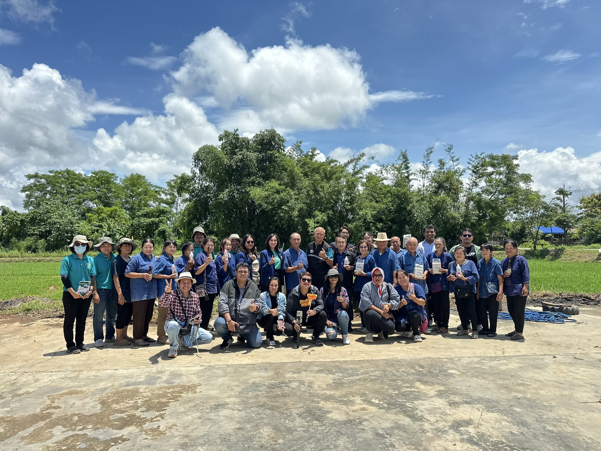 กรมการข้าวนำคณะสื่อมวลชนสัญจรศึกษาดูงานและประชาสัมพันธ์การดำเนินงานโครงการส่งเสริมและพัฒนาการผลิตข้าวด้วยเทคโนโลยีอัจฉริยะครบวงจร ปี 2568 12 S 16359533