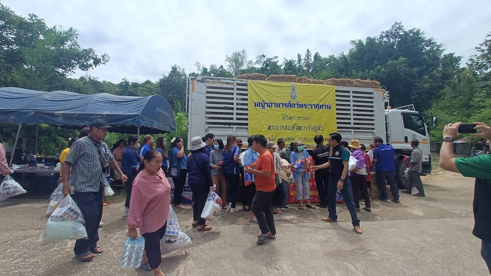 ปศุสัตว์จังหวัดเชียงใหม่ ร่วมคณะ รมช.อัครา ลงพื้นที่ตรวจเยี่ยมและช่วยเหลือผู้ประสบอุทกภัย อำเภอแม่แจ่ม จังหวัดเชียงใหม่ 6 S 16883763