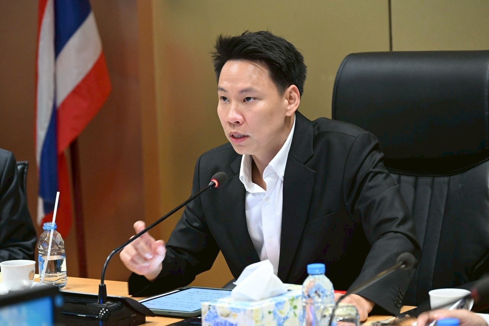 “รมว.อรรถกร” ไม่ปล่อยชาวไร่เดียวดาย ประกาศมาตรการเร่งด่วน ดึง สหกรณ์ - โรงงานอาหารสัตว์ รับซื้อข้าวโพด 9 บาทต่อกิโล ช่วยเกษตรกรฝ่าวิกฤต 2 S 20873274