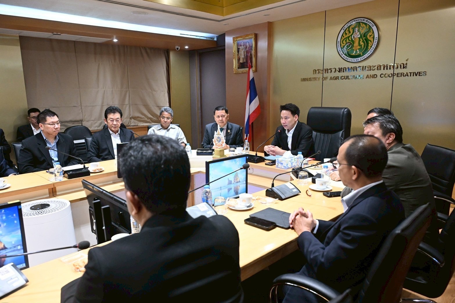 “รมว.อรรถกร” ไม่ปล่อยชาวไร่เดียวดาย ประกาศมาตรการเร่งด่วน ดึง สหกรณ์ - โรงงานอาหารสัตว์ รับซื้อข้าวโพด 9 บาทต่อกิโล ช่วยเกษตรกรฝ่าวิกฤต 7 S 20873281