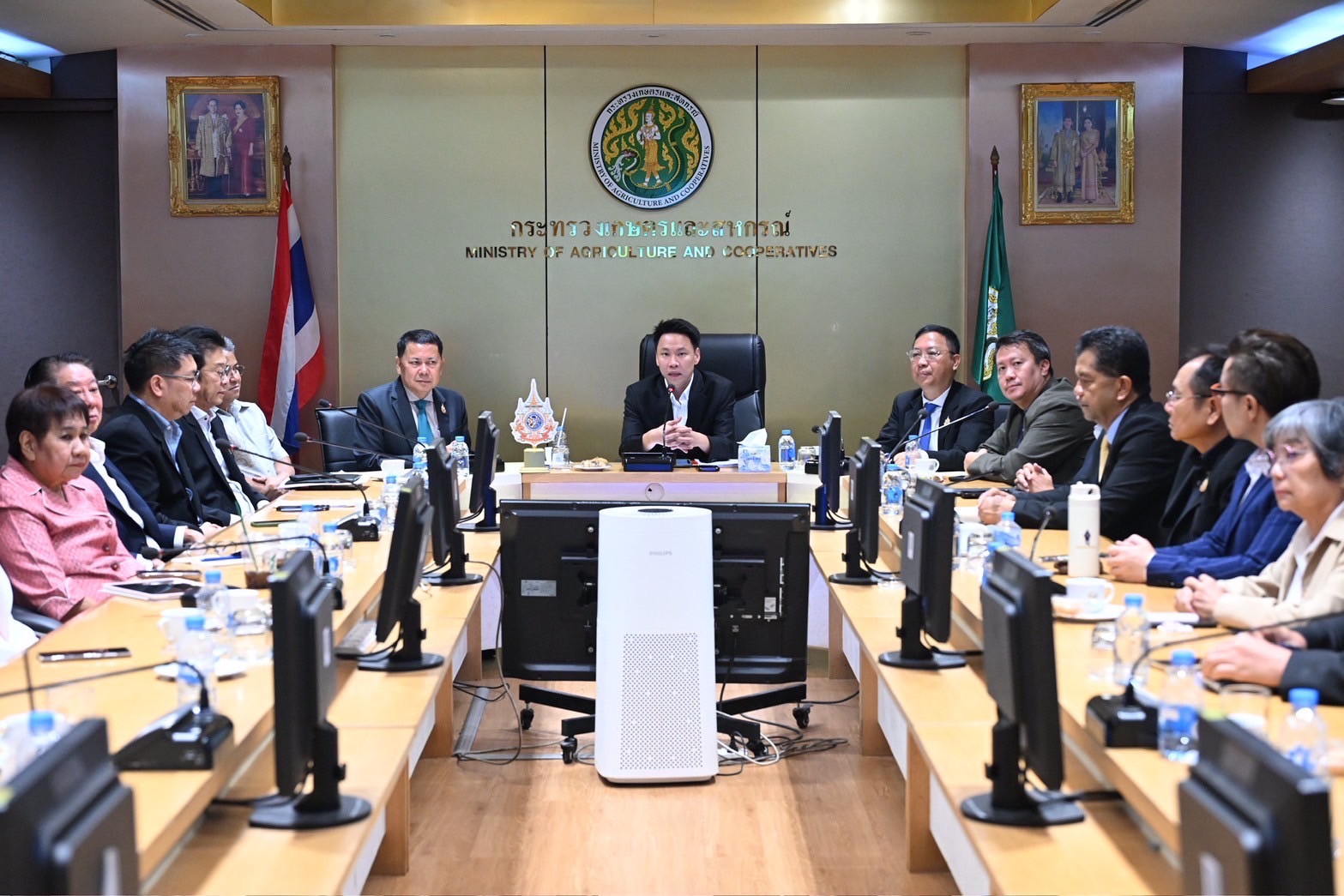 “รมว.อรรถกร” ไม่ปล่อยชาวไร่เดียวดาย ประกาศมาตรการเร่งด่วน ดึง สหกรณ์ - โรงงานอาหารสัตว์ รับซื้อข้าวโพด 9 บาทต่อกิโล ช่วยเกษตรกรฝ่าวิกฤต 9 S 20873283