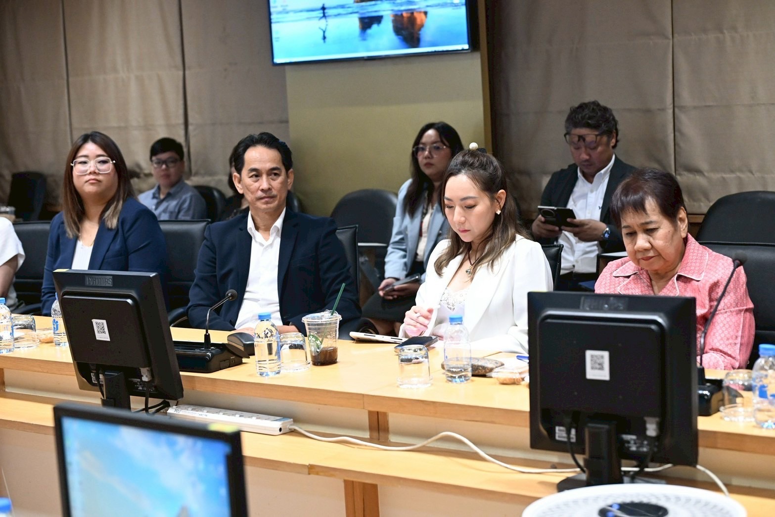 “รมว.อรรถกร” ไม่ปล่อยชาวไร่เดียวดาย ประกาศมาตรการเร่งด่วน ดึง สหกรณ์ - โรงงานอาหารสัตว์ รับซื้อข้าวโพด 9 บาทต่อกิโล ช่วยเกษตรกรฝ่าวิกฤต 10 S 20873284