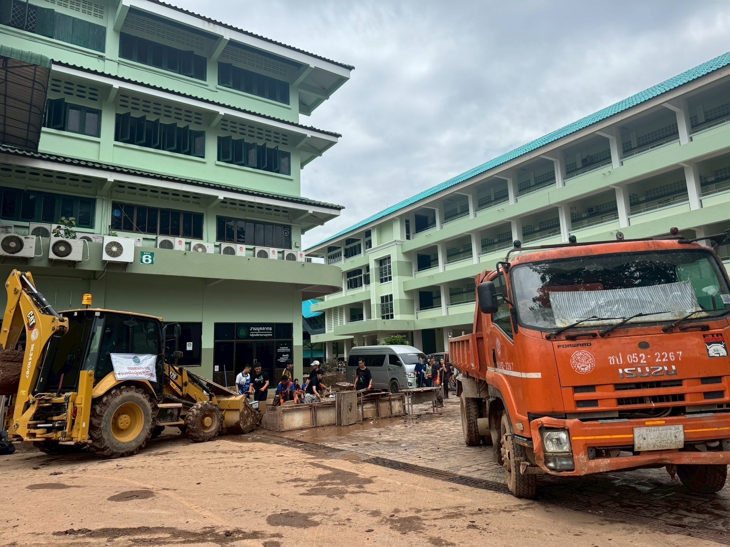 กระทรวงเกษตรฯ ขานรับนโยบาย รมช.อัครา รวมพลังเจ้าหน้าที่ในสังกัดกระทรวงเกษตรฯ เร่งฟื้นฟูพื้นที่จังหวัดน่านหลังพายุโซนร้อน S 40763400