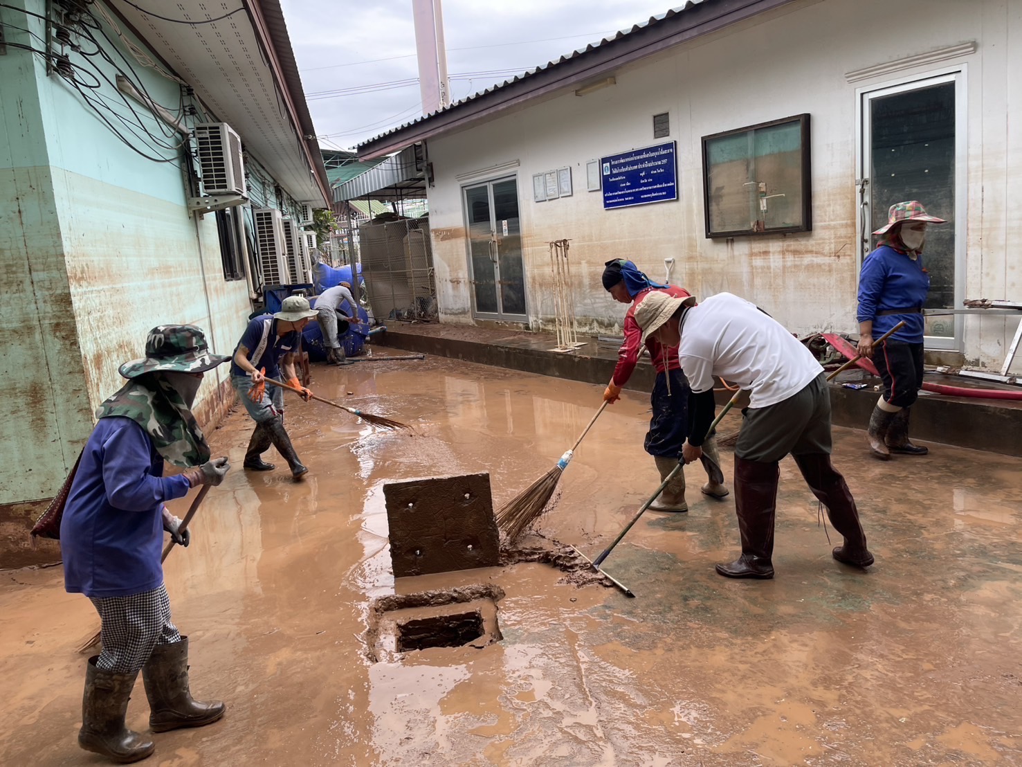 กระทรวงเกษตรฯ ขานรับนโยบาย รมช.อัครา รวมพลังเจ้าหน้าที่ในสังกัดกระทรวงเกษตรฯ เร่งฟื้นฟูพื้นที่จังหวัดน่านหลังพายุโซนร้อน S 40763402
