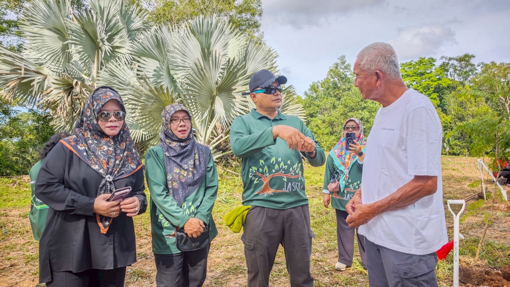 รัฐบาลบรูไนดารุสซาลาม เชิญคณะผู้แทนจากสวนนงนุชพัทยาประเทศไทย ร่วมเป็นที่ปรึกษาในการพัฒนาภูมิทัศน์และพื้นที่สีเขียวของประเทศ 6 S 7153374