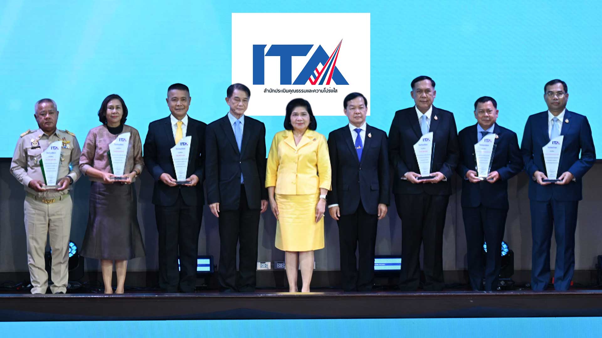 คว้ารางวัล3