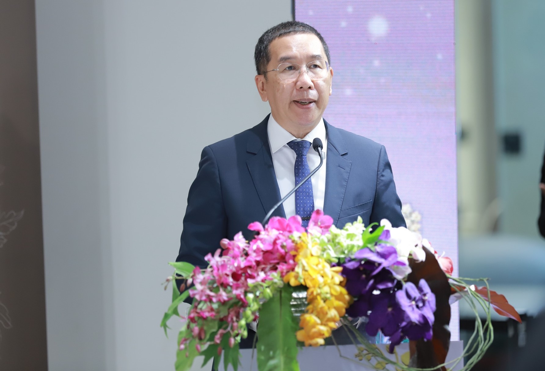 เกษตรฯ นำร่อง พวงมาลัยมูลค่าสูงจากเกษตรแปลงใหญ่ สั่งออนไลน์ สื่อรักง่ายๆ ได้ทุกวัน 2 นายพีรพันธ์ คอทอง