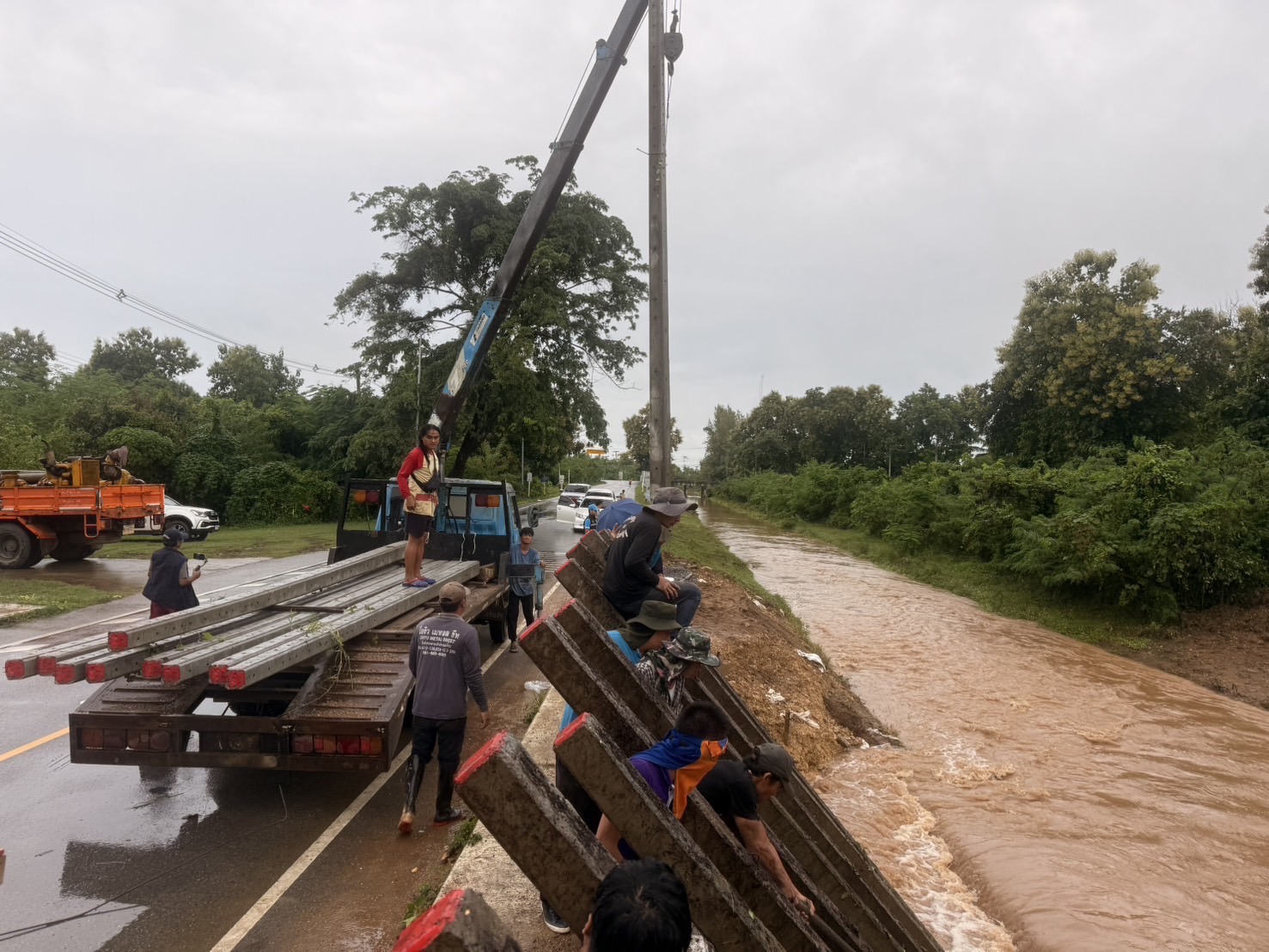 กรมชลฯ ระดมกำลังรับมือฝนเหนือ–น้ำหลาก หลัง “คาจิกิ” สลายตัว 3 ภาพชป2