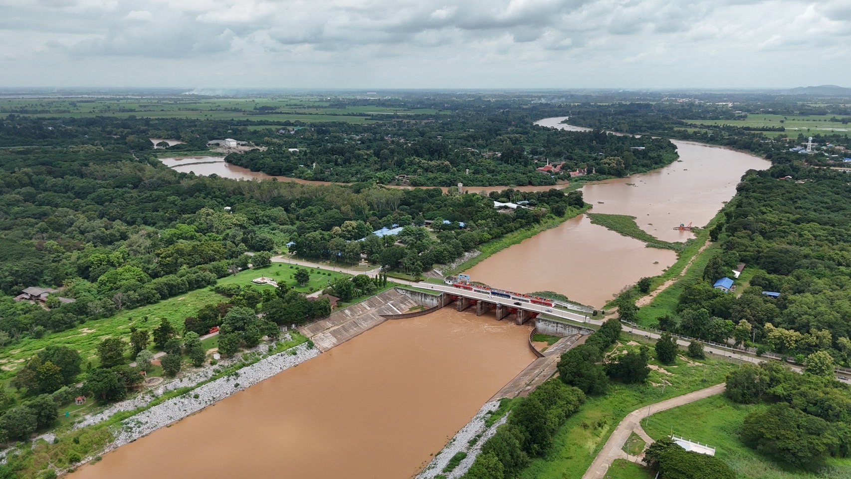 กรมชลฯ เฝ้าระวังสถานการณ์น้ำใกล้ชิด เตรียมรับมือฝนต่อเนื่อง 3 ภาพชป2 0