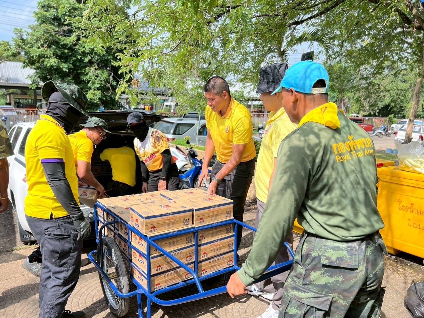 อ.ส.ค. เดินหน้าภารกิจ “นมไทย-เดนมาร์ค ช่วยเหลือชายแดนไทย-กัมพูชา” ส่งมอบนมยูเอชที 99,999 กล่อง บรรเทาทุกข์ผู้ประสบภัย 10 ภาพอสค9 0