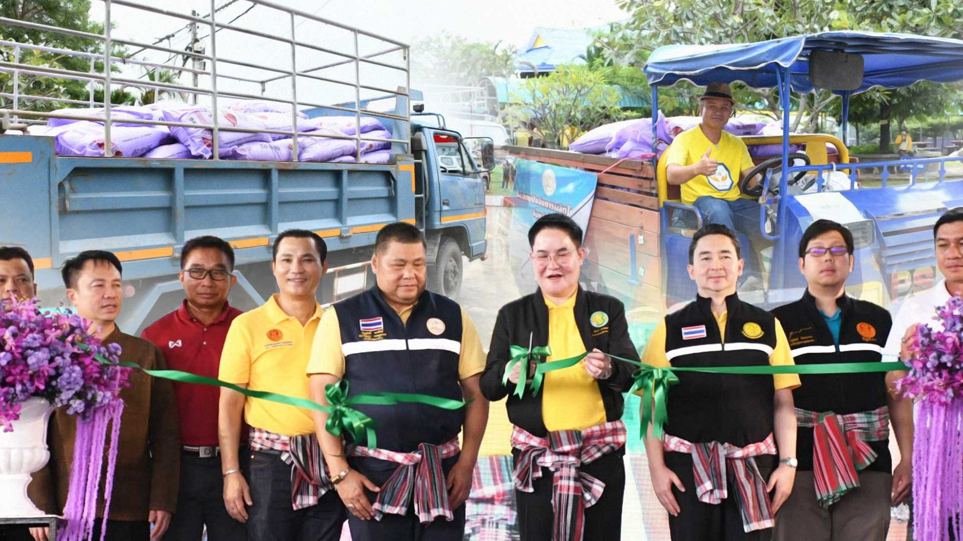 รมช.เกษตรฯ เปิดงาน- kick off แจกปัจจัยการผลิต ฟื้นฟูเกษตรกรผู้ประสบอุทกภัย จ.พะเยา 1 รมช.เกษตรฯ2 1