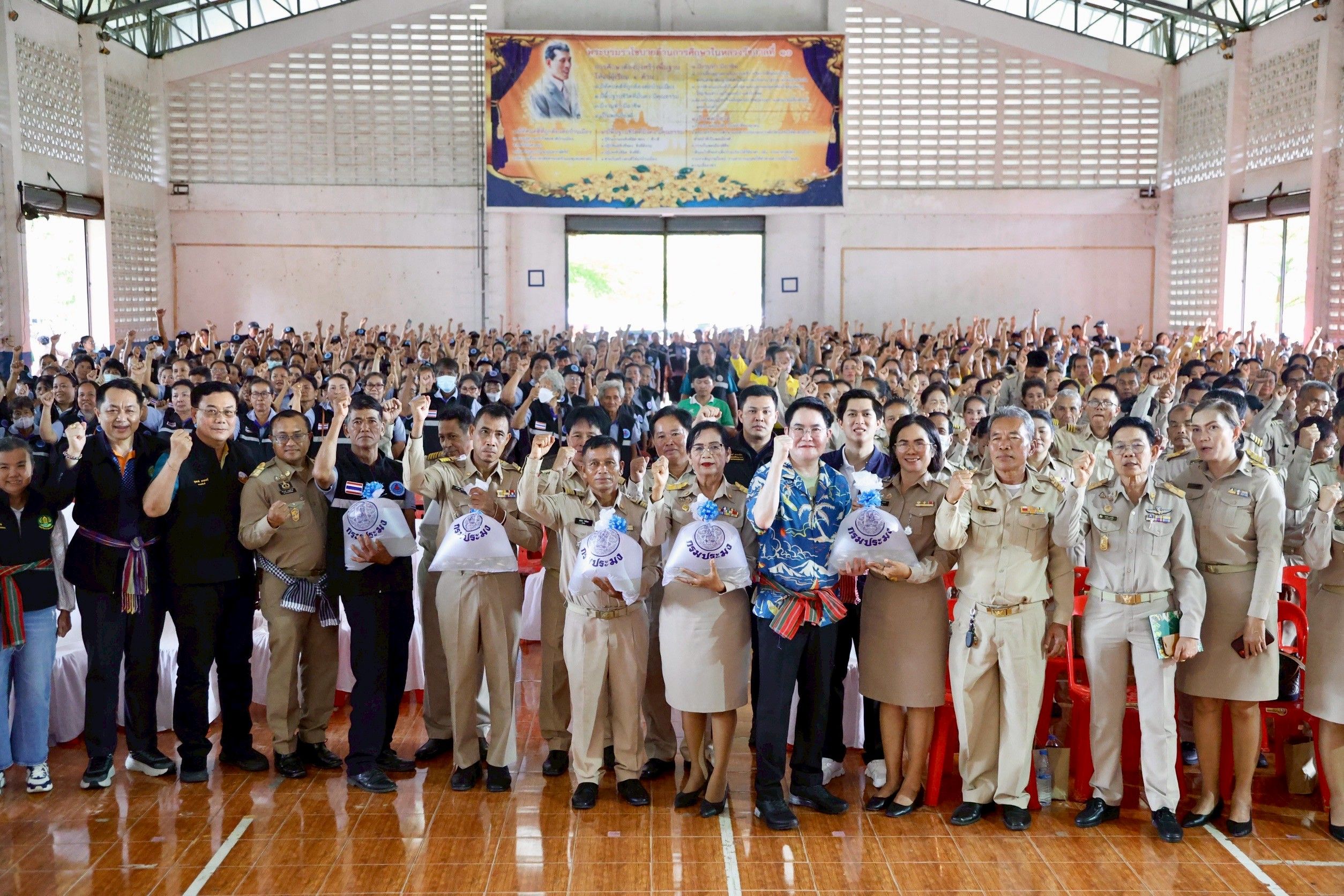 “อัครา พรหมเผ่า” ลุยร้อยเอ็ด เปิดงาน “ประมงอาสาพาปลาคืนถิ่น” ส่งเสริมการจัดการทรัพยากรน้ำจืดยั่งยืน ฟื้นฟูสัตว์น้ำ สร้างรายได้ชุมชน 13 1337103
