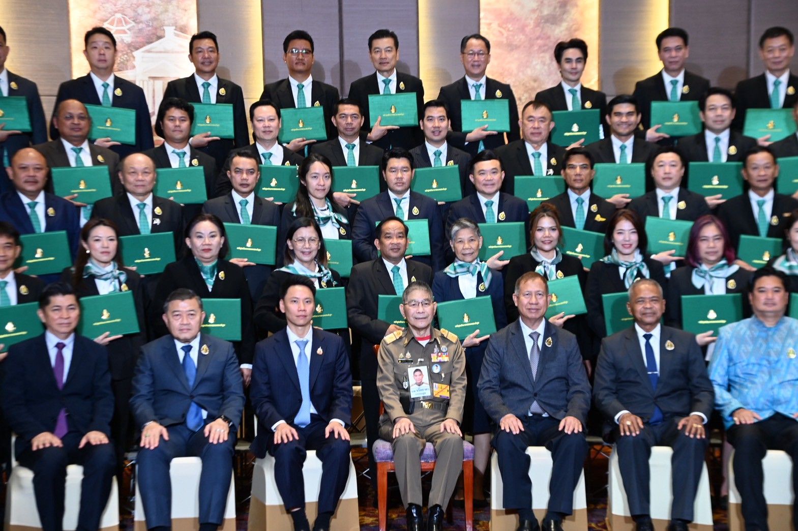 รมว.อรรถกร ร่วมแสดงความยินดีแก่ผู้สำเร็จหลักสูตร วกส. รุ่นที่ 6 พร้อมฝากความหวังในการพัฒนาภาคการเกษตรของไทย ให้เห็นเป็นรูปธรรมและเป็นที่ประจักษ์ในอนาคต 13 1338226