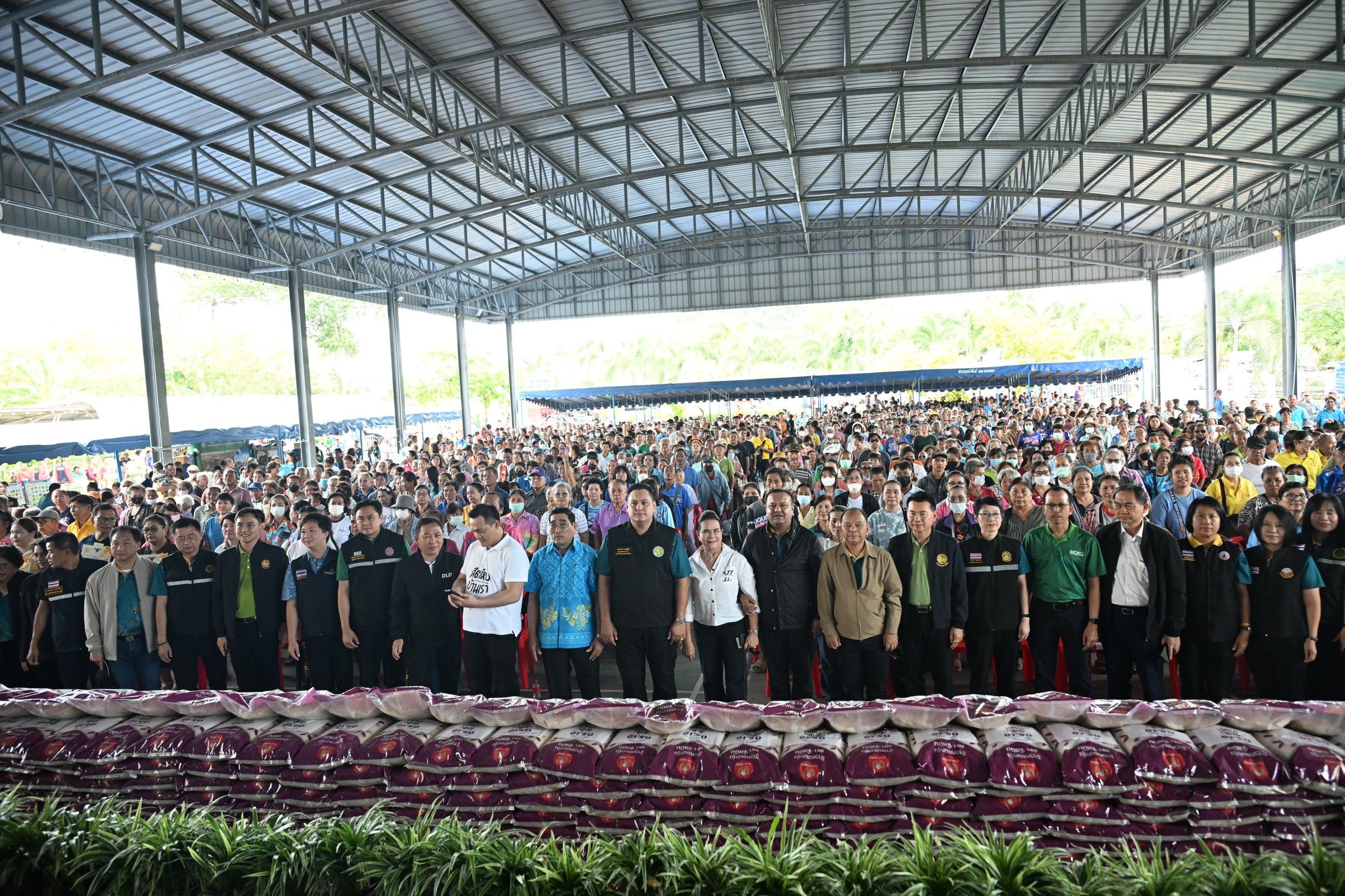 เดินหน้าสัตว์ปลอดโรค คนปลอดภัย “รมช.อามินทร์” ลุย ชลบุรี เร่งทำหมัน-ฉีดวัคซีนสุนัขแมว คุมโรคพิษสุนัขบ้า ตั้งเป้าขยายผลอีก 30% 7 1355146