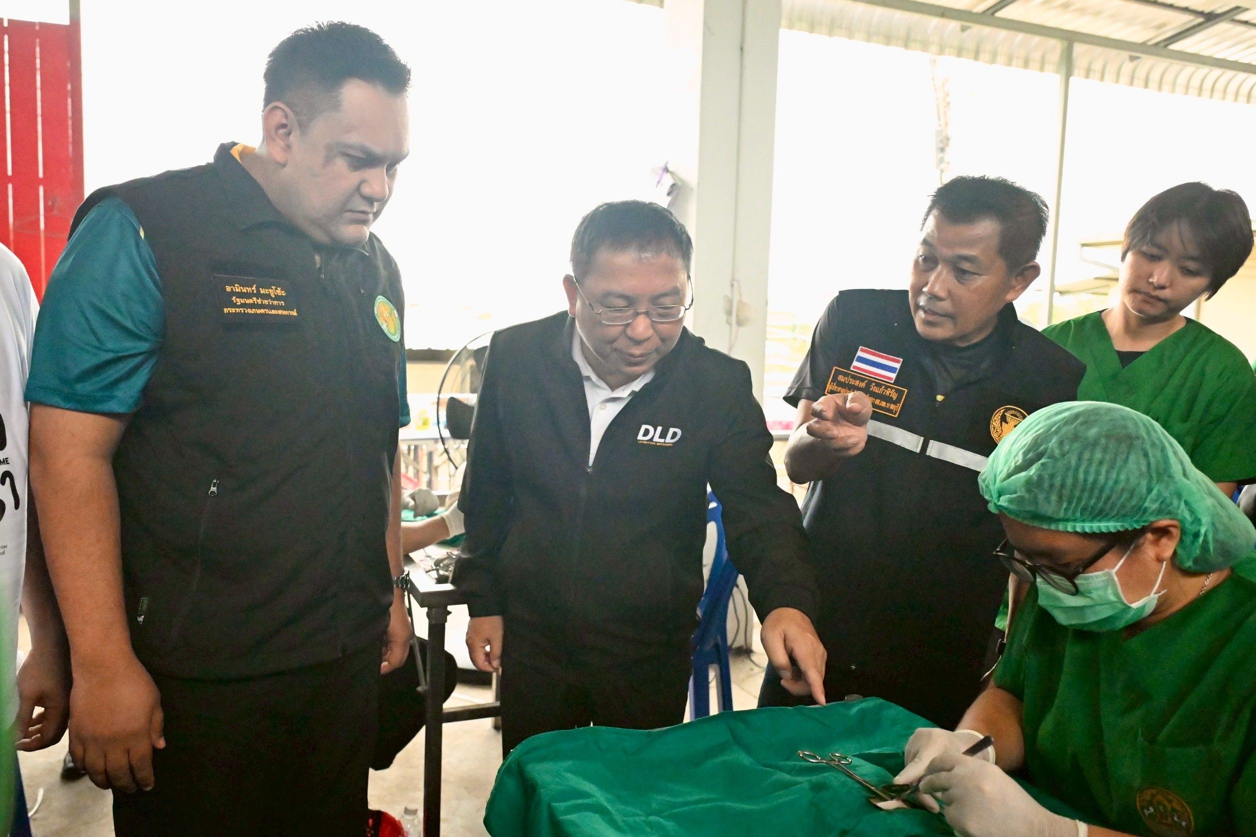 เดินหน้าสัตว์ปลอดโรค คนปลอดภัย “รมช.อามินทร์” ลุย ชลบุรี เร่งทำหมัน-ฉีดวัคซีนสุนัขแมว คุมโรคพิษสุนัขบ้า ตั้งเป้าขยายผลอีก 30% 6 1355151