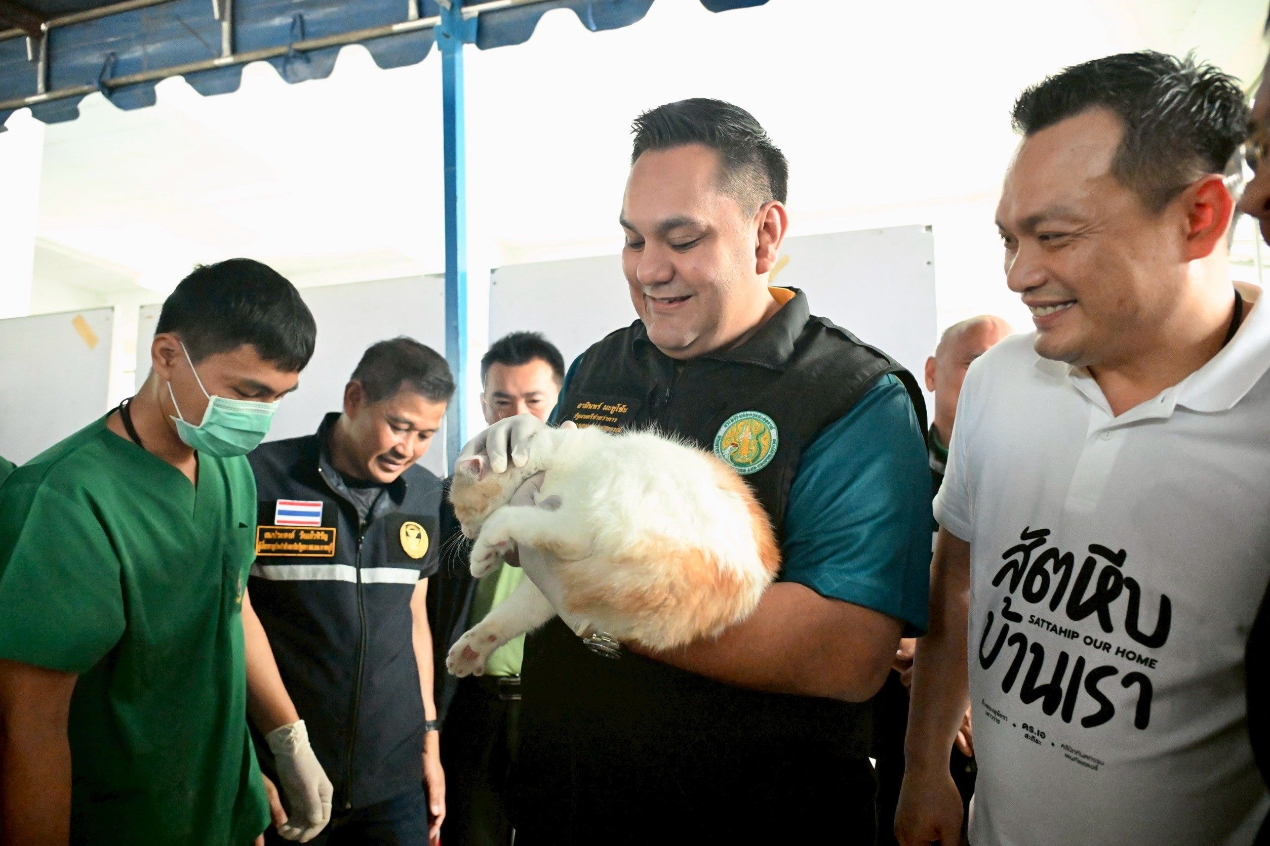 เดินหน้าสัตว์ปลอดโรค คนปลอดภัย “รมช.อามินทร์” ลุย ชลบุรี เร่งทำหมัน-ฉีดวัคซีนสุนัขแมว คุมโรคพิษสุนัขบ้า ตั้งเป้าขยายผลอีก 30% 3 1355152