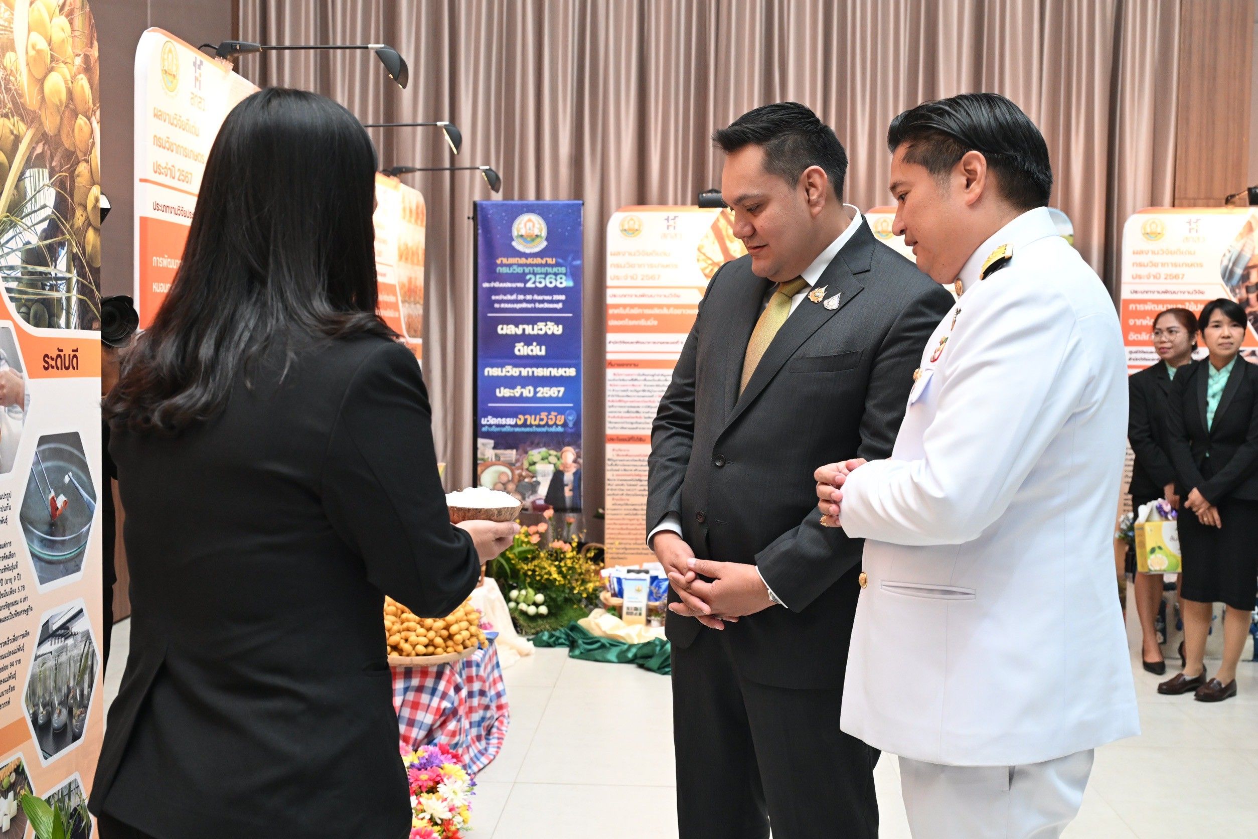 “รมช.อามินทร์” เปิดงานแถลงผลงานกรมวิชาการเกษตร ปี 68 โชว์นวัตกรรมวิจัย หนุนเกษตรไทยยั่งยืน ยกระดับสินค้า ลดต้นทุน สร้างรายได้ พร้อมรับมือการเปลี่ยนแปลงสภาพภูมิอากาศและความท้าทายตลาดโลก 6 1357909