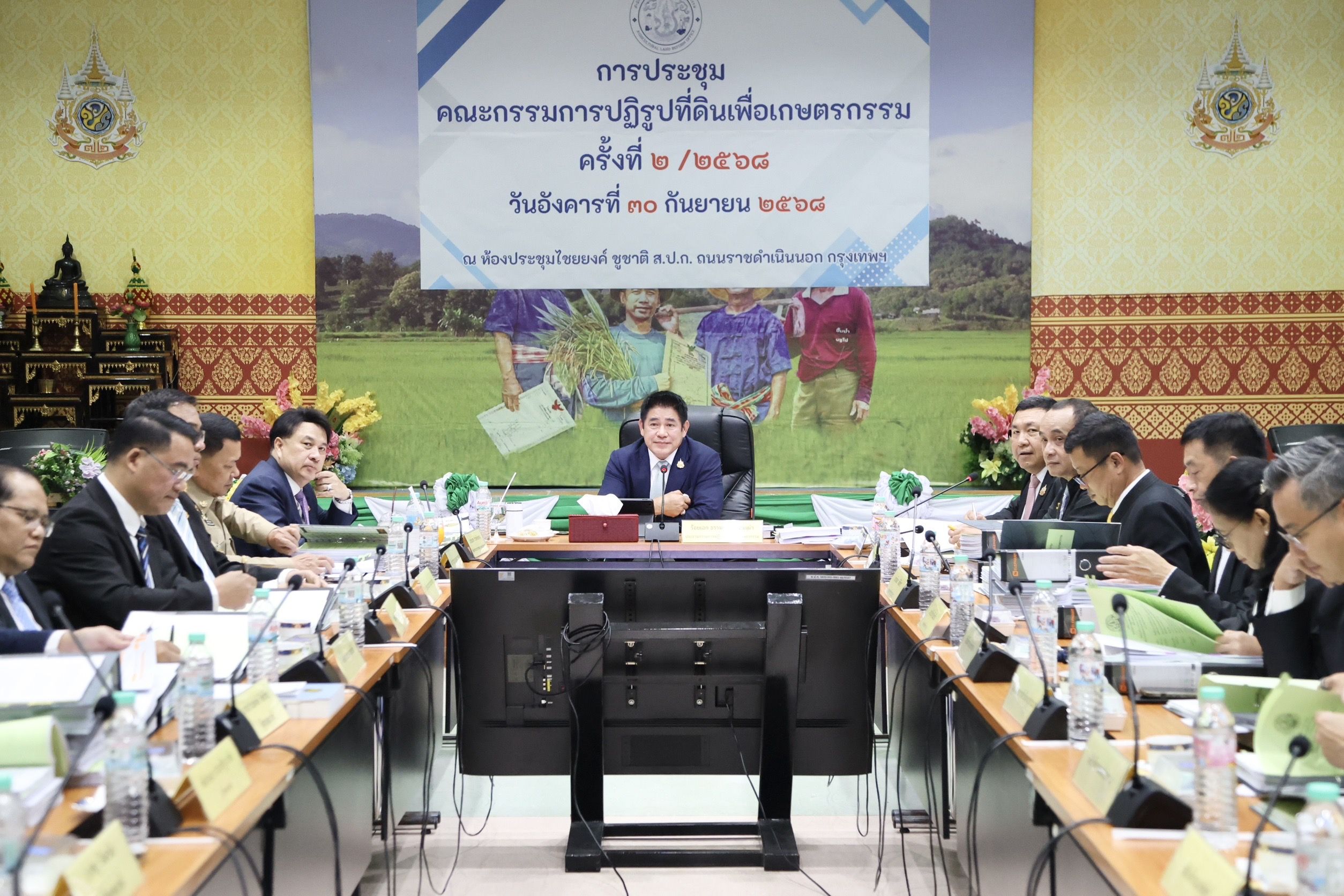 รมว.ธรรมนัส ถก ประชุม คปก. อนุมัติการใช้ประโยชน์ที่ดิน ส.ป.ก. หนุนการพัฒนาคุณภาพชีวิตประชาชน เดินหน้าปราบปรามการใช้ครอบครองที่ดินผิดกฎหมาย เผยเตรียมหารือ ก.พาณิชย์ ขยายตลาดสินค้าเกษตร 7 1360768