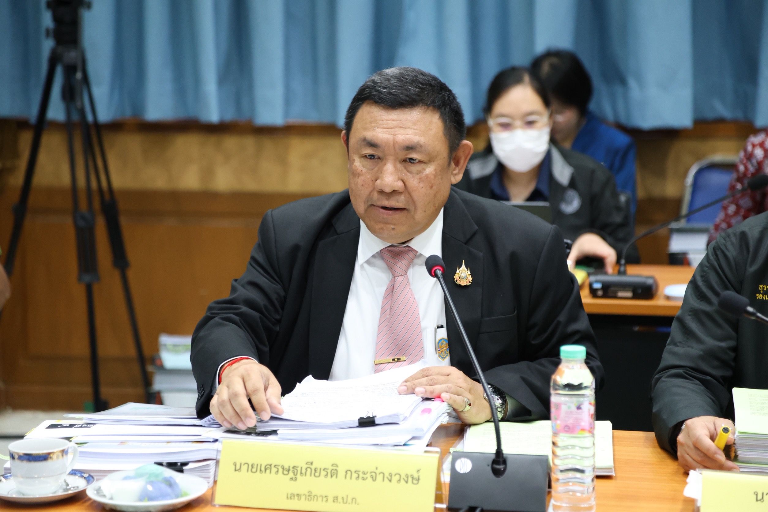 รมว.ธรรมนัส ถก ประชุม คปก. อนุมัติการใช้ประโยชน์ที่ดิน ส.ป.ก. หนุนการพัฒนาคุณภาพชีวิตประชาชน เดินหน้าปราบปรามการใช้ครอบครองที่ดินผิดกฎหมาย เผยเตรียมหารือ ก.พาณิชย์ ขยายตลาดสินค้าเกษตร 6 1360771