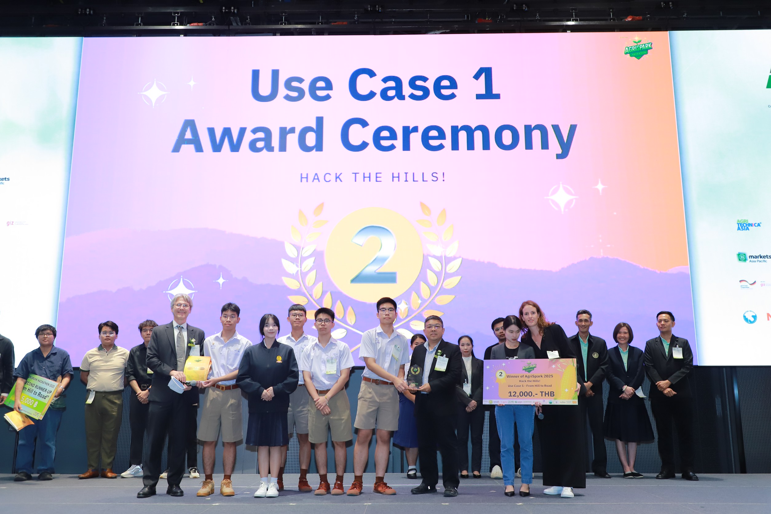กรมส่งเสริมการเกษตร - GETHAC เผยผลการแข่งขัน AgriSpark Hackathon 2025, Hack the Hills และนวัตกรรมช่วยลดการเผาพื้นที่เกษตรในพื้นที่สูงได้อย่างยั่งยืน 5 2. ประเภท 1 อันดับที่ 2 ทีม Zero One 0