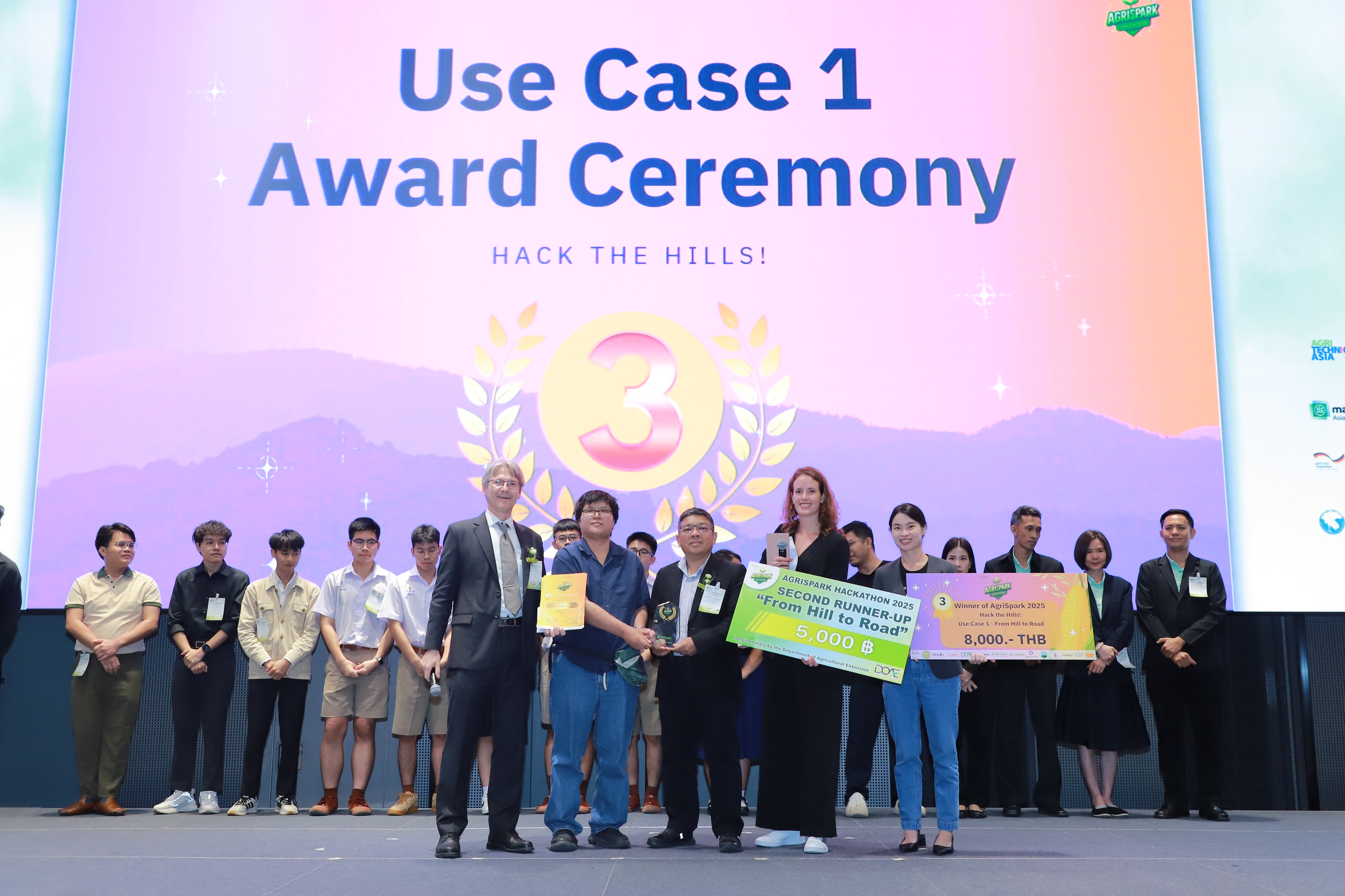 กรมส่งเสริมการเกษตร - GETHAC เผยผลการแข่งขัน AgriSpark Hackathon 2025, Hack the Hills และนวัตกรรมช่วยลดการเผาพื้นที่เกษตรในพื้นที่สูงได้อย่างยั่งยืน 6 3. ประเภท 1 อันดับที่ 3 ทีม AgriBot AgriBot Rover 0