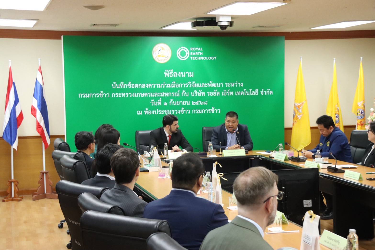 กรมการข้าว MOU ภาคเอกชน ร่วมพัฒนาสารชีวภัณฑ์กำจัดวัชพืชและสารย่อยสลายตอซัง หวังลดภาวะโลกร้อน เพิ่มผลิต เพิ่มรายได้ให้ชาวนา 8 540280049 1302139071949218 4202861620737960109 n