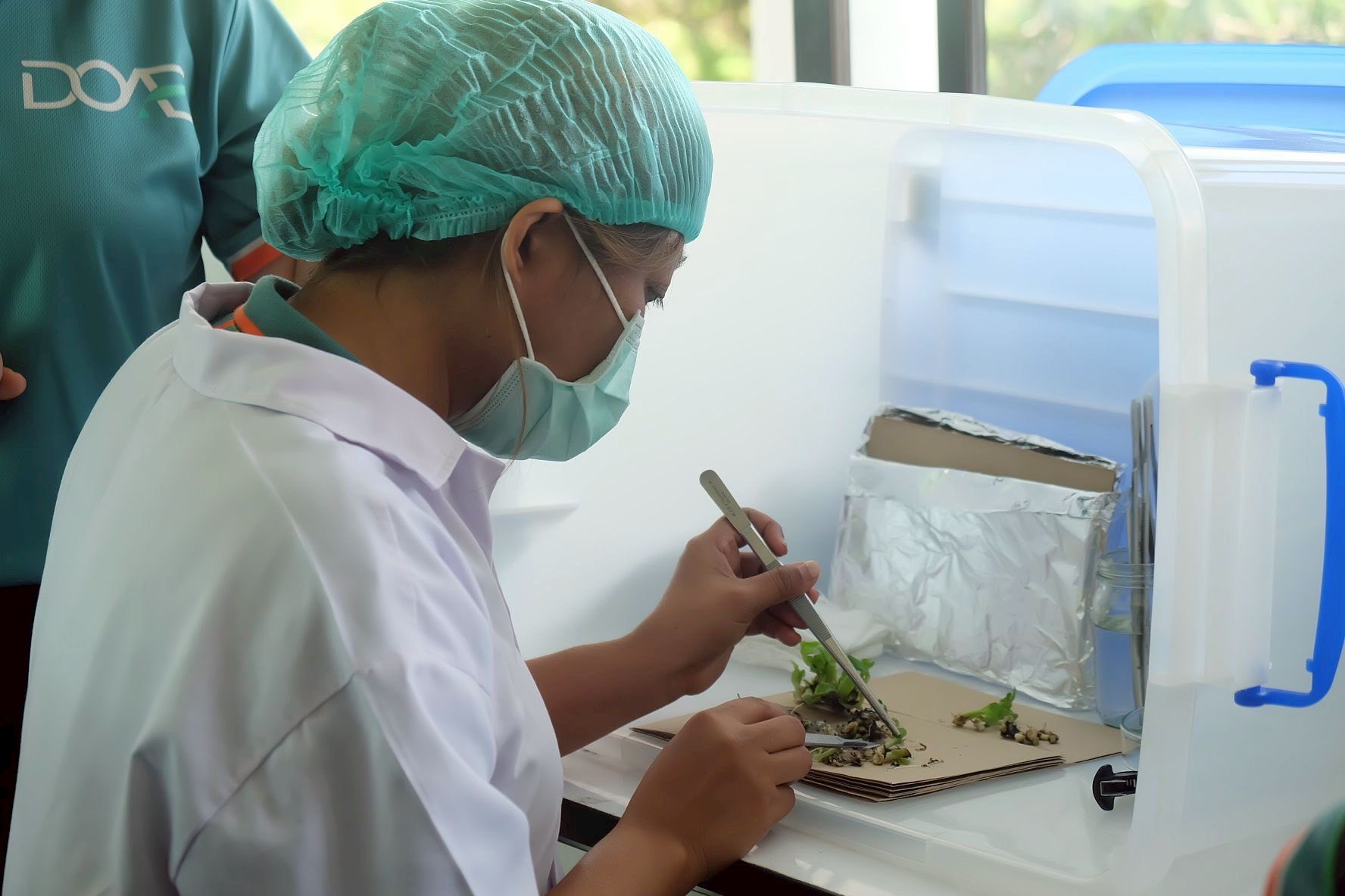 รองอธิบดีกรมส่งเสริมการเกษตรลงพื้นที่ติดตามผลการปฏิบัติงานเจ้าหน้าที่ศูนย์ขยายพันธุ์พืชที่ 2 จังหวัดตรัง พร้อมมอบนโยบายในการขับเคลื่อนงานในปีงบฯ 69 9 545803605 1155706529998644 5607823667505037434 n