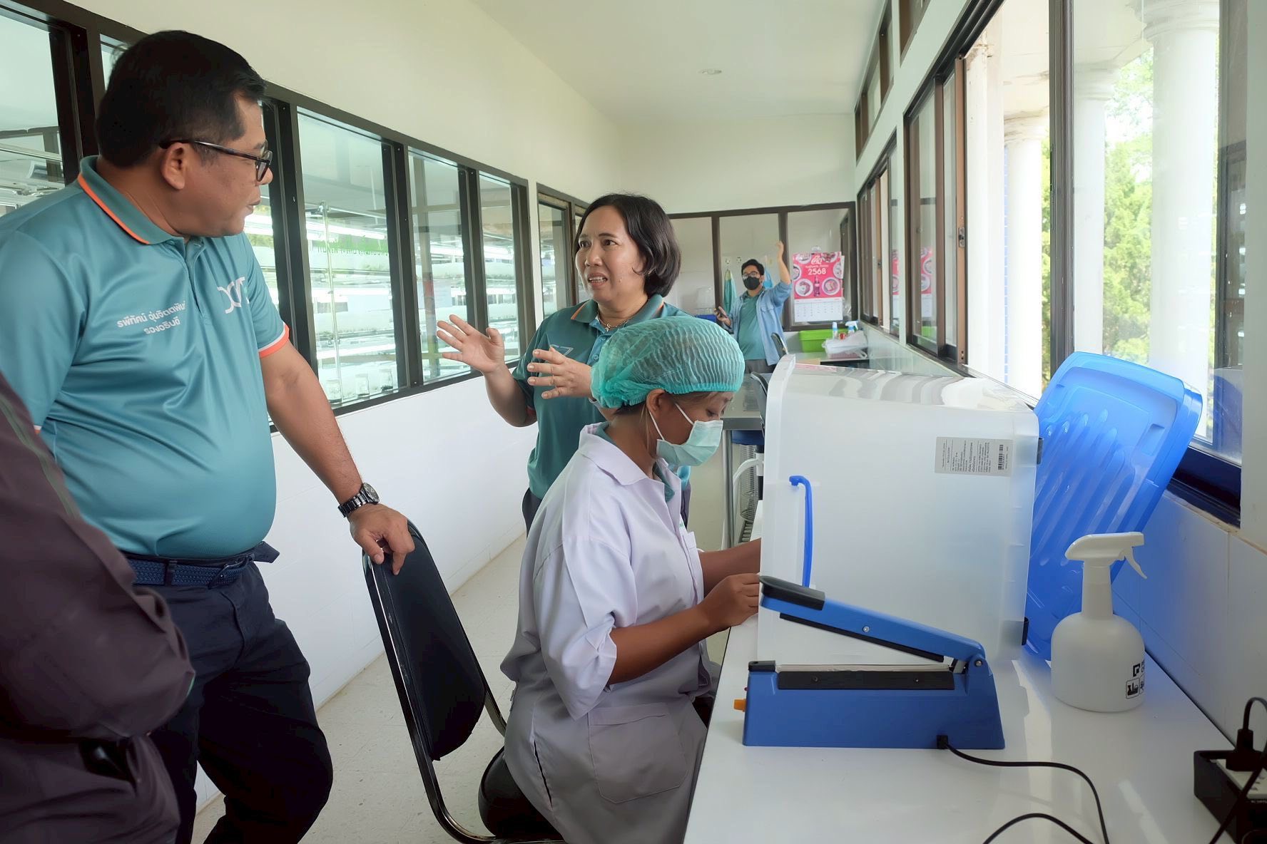 รองอธิบดีกรมส่งเสริมการเกษตรลงพื้นที่ติดตามผลการปฏิบัติงานเจ้าหน้าที่ศูนย์ขยายพันธุ์พืชที่ 2 จังหวัดตรัง พร้อมมอบนโยบายในการขับเคลื่อนงานในปีงบฯ 69 5 546095841 1155705376665426 5643180565659427215 n