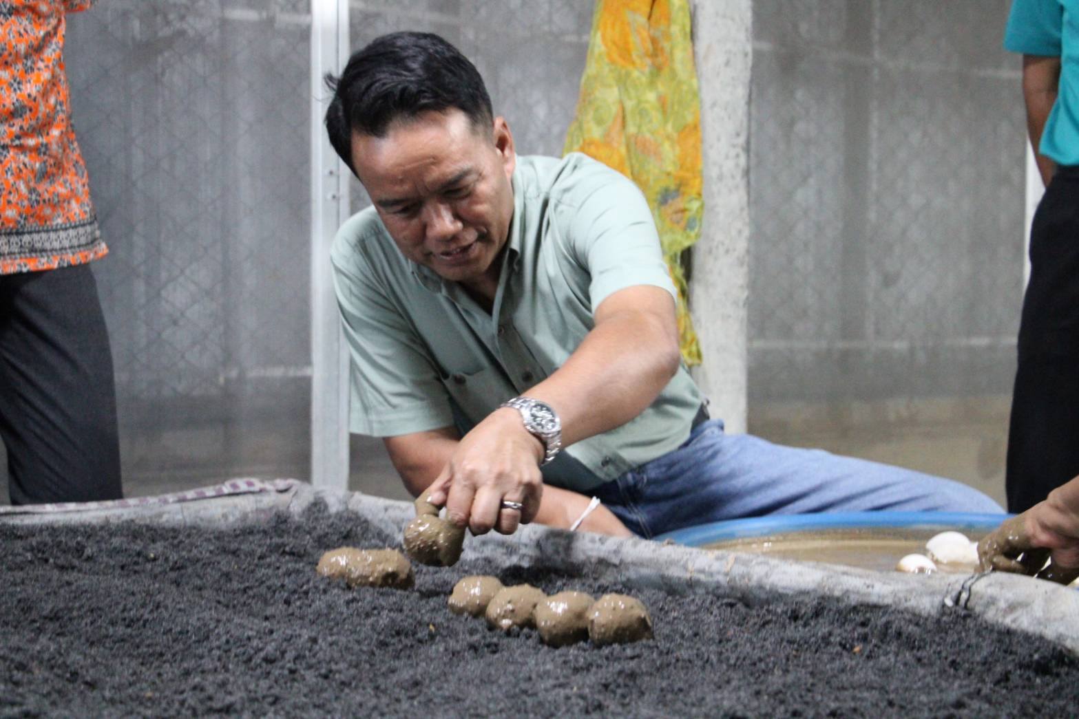 รองอธิบดีกรมการข้าว เยี่ยมชมศูนย์ข้าวชุมชน ต.เลม็ด ชูความเข้มแข็ง แปรรูปข้าวเจาะตลาดกลุ่มรักสุขภาพ พร้อมเชื่อมโยงกับความต้องการของตลาด 14 552366911 1323722573124201 8866131200840865707 n