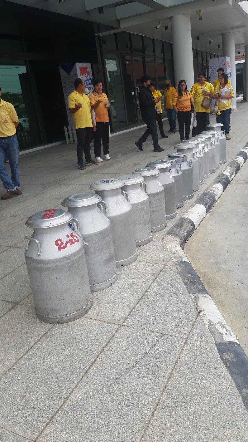 สมาชิกสหกรณ์ฯนมไทย-เดนมาร์ค เทนมประท้วงหลัง อ.ส.ค.ติดหนี้ กว่า 600 ล้านบาท หากไม่ได้คำตอบที่ชัดเจน เตรียมเดินทางไปทวงถามถึงทำเนียบฯ 5 552813799 3698007623832458 5091291157241497827 n