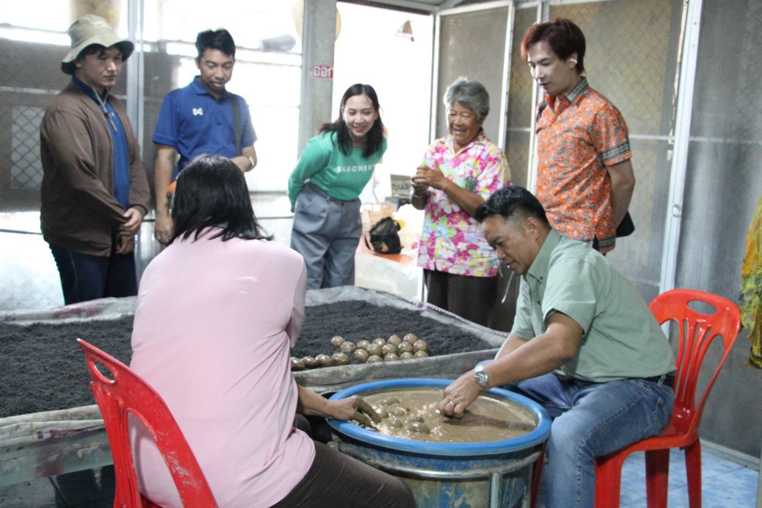 รองอธิบดีกรมการข้าว เยี่ยมชมศูนย์ข้าวชุมชน ต.เลม็ด ชูความเข้มแข็ง แปรรูปข้าวเจาะตลาดกลุ่มรักสุขภาพ พร้อมเชื่อมโยงกับความต้องการของตลาด 13 554293410 1323722506457541 7359249705291386274 n