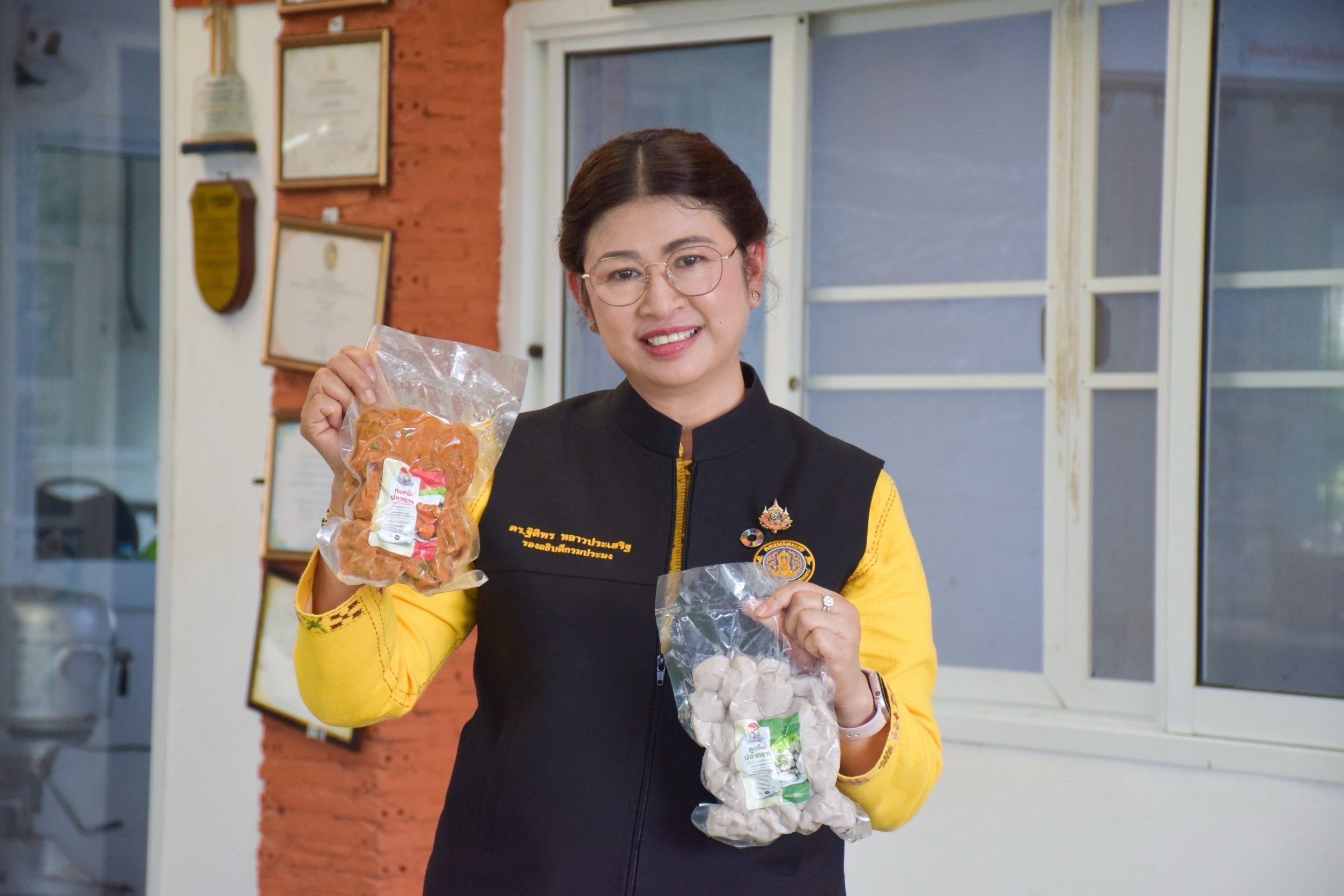 กรมประมง โชว์เคสความสำเร็จ แปลงใหญ่ “ปลากราย จ.ชัยนาท”ใช้หลักการตลาดนำ นวัตกรรมเสริม เพิ่มมูลค่า ช่วยยกระดับสินค้าได้อย่างครบวงจรพร้อมต่อยอดสู่ 1 ท้องถิ่น 1 สินค้าเกษตรมูลค่าสูง 3 596357