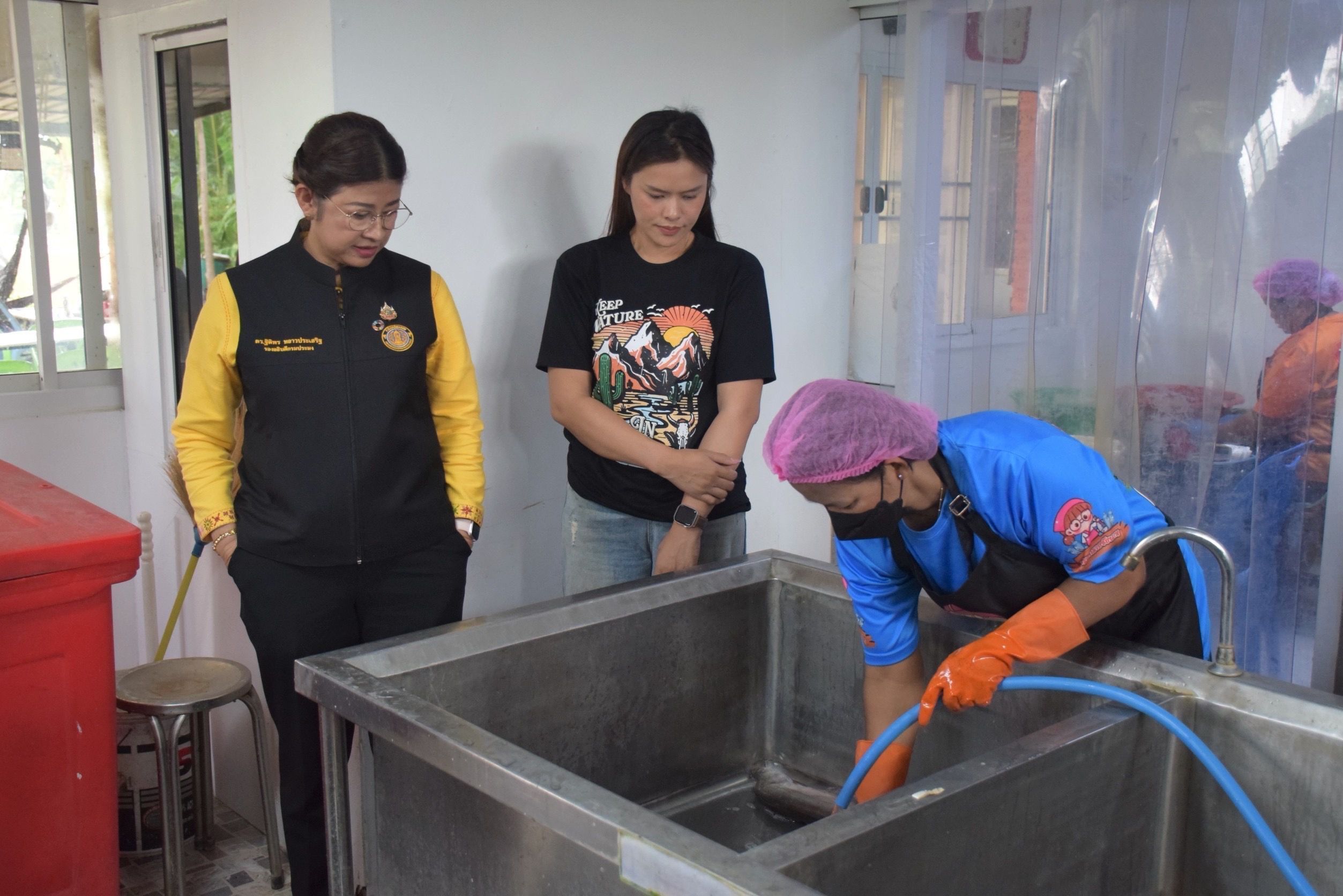 กรมประมง โชว์เคสความสำเร็จ แปลงใหญ่ “ปลากราย จ.ชัยนาท”ใช้หลักการตลาดนำ นวัตกรรมเสริม เพิ่มมูลค่า ช่วยยกระดับสินค้าได้อย่างครบวงจรพร้อมต่อยอดสู่ 1 ท้องถิ่น 1 สินค้าเกษตรมูลค่าสูง 7 596359