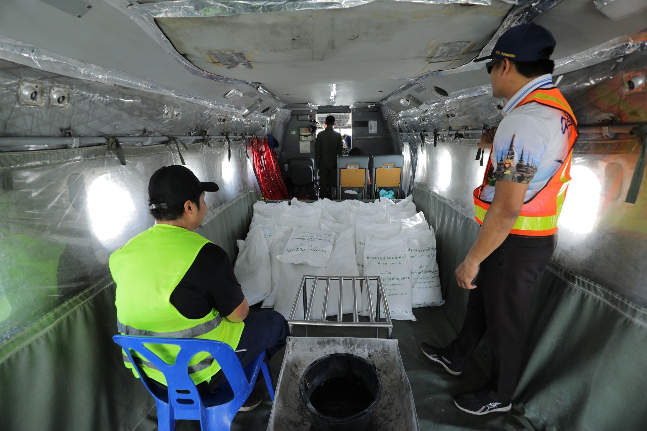 หน่วยปฏิบัติการฝนหลวงจังหวัดขอนแก่น ช่วยพื้นที่ทุ่งกุลาร้องไห้ต่อเนื่อง พร้อมทั้งเติมน้ำในเขื่อน 9 934009