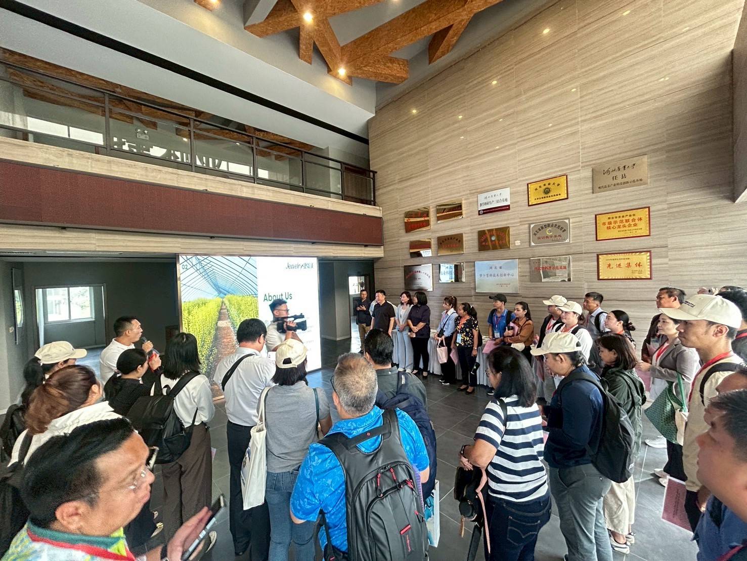 เรื่องเล่าจากเมืองจีน โดย ดร.เล็ก EP.05 :อุตสาหกรรม เมล็ดพันธุ์ผักของจีน กรณีศึกษาบริษัท Hebei Jieru Mei Agricultural Technology Dev,elopment Co., Ltd. 8 980792